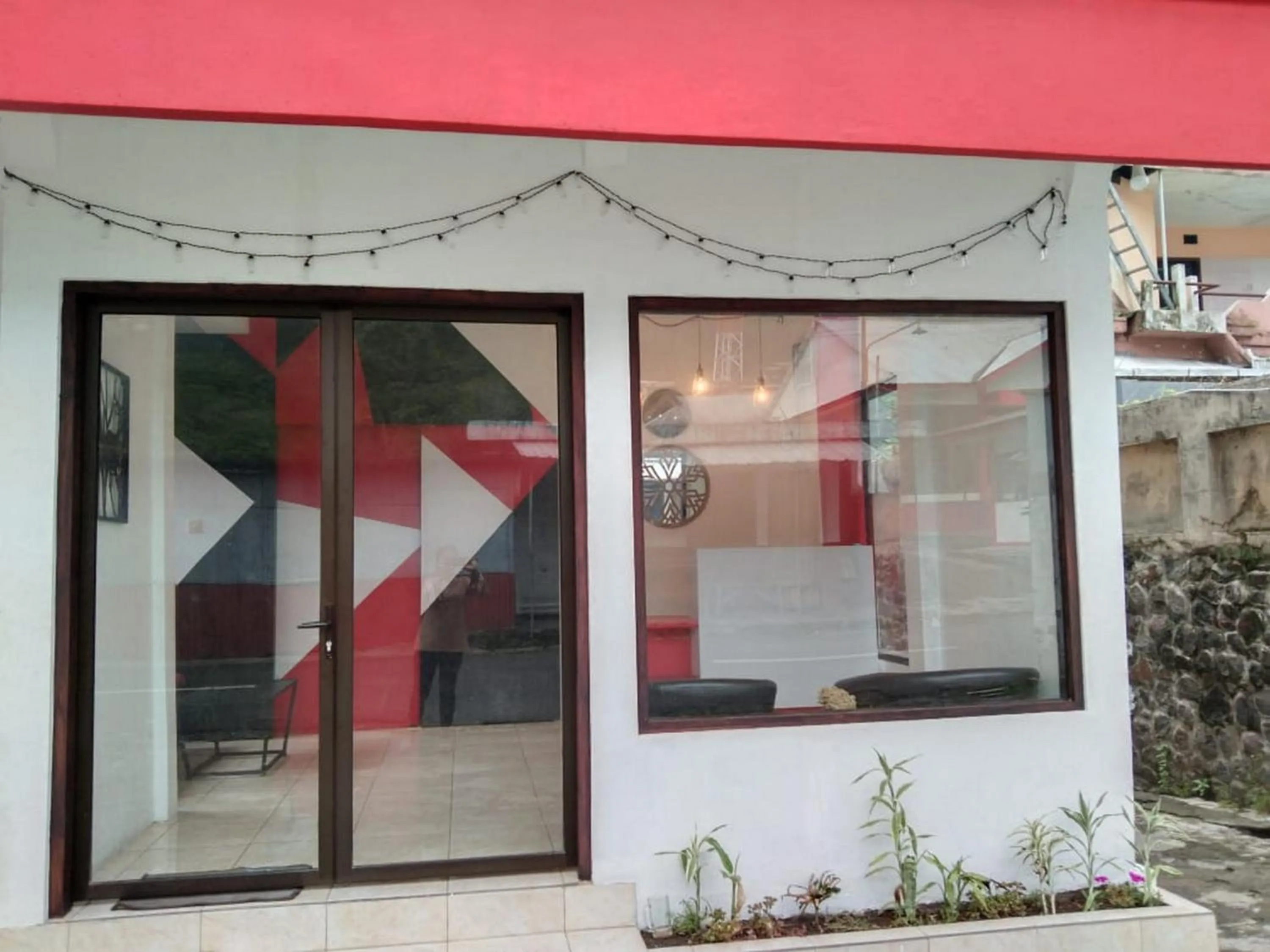 Facade/entrance in RedDoorz @ Tretes 2