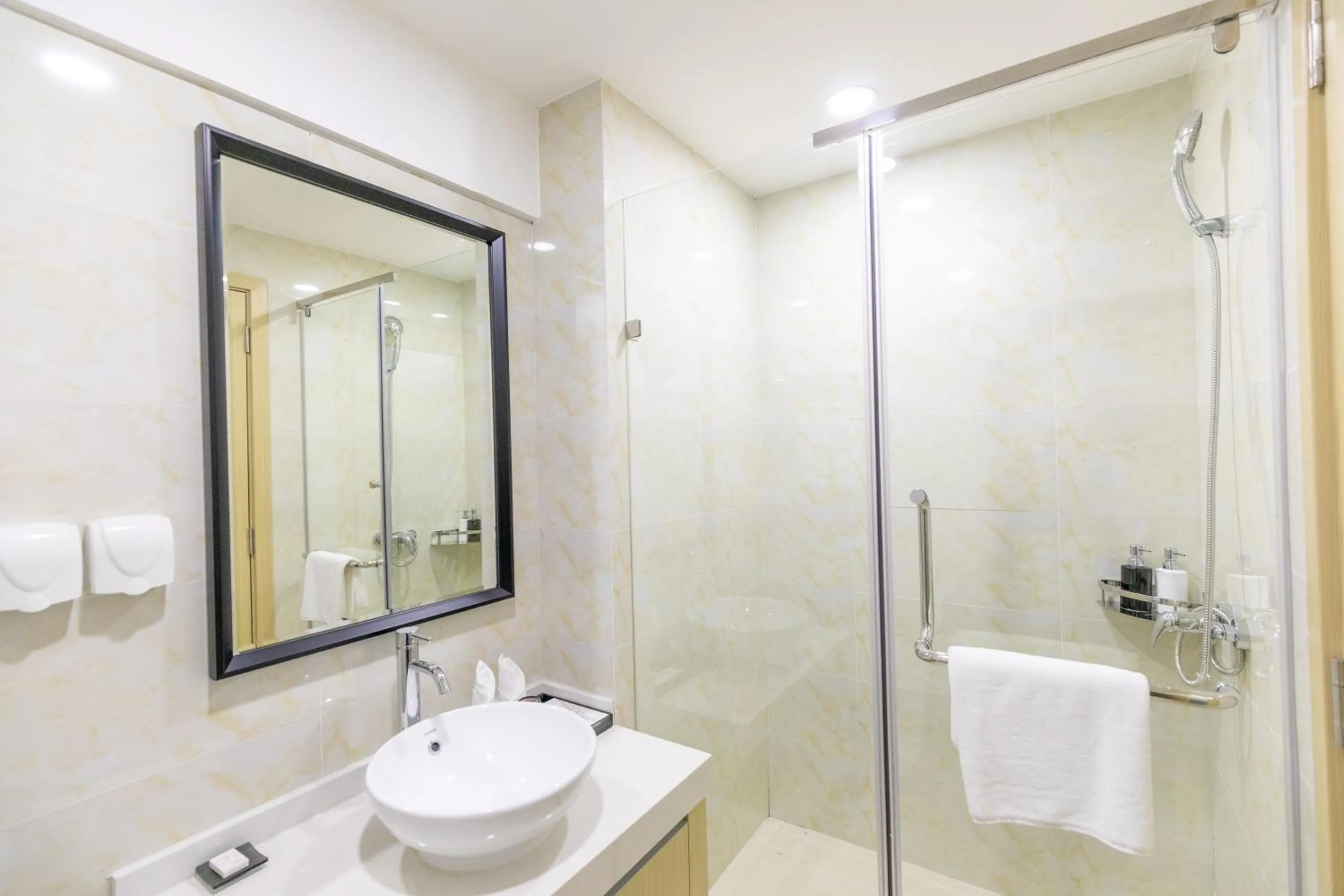 Bathroom in Imin Hotel