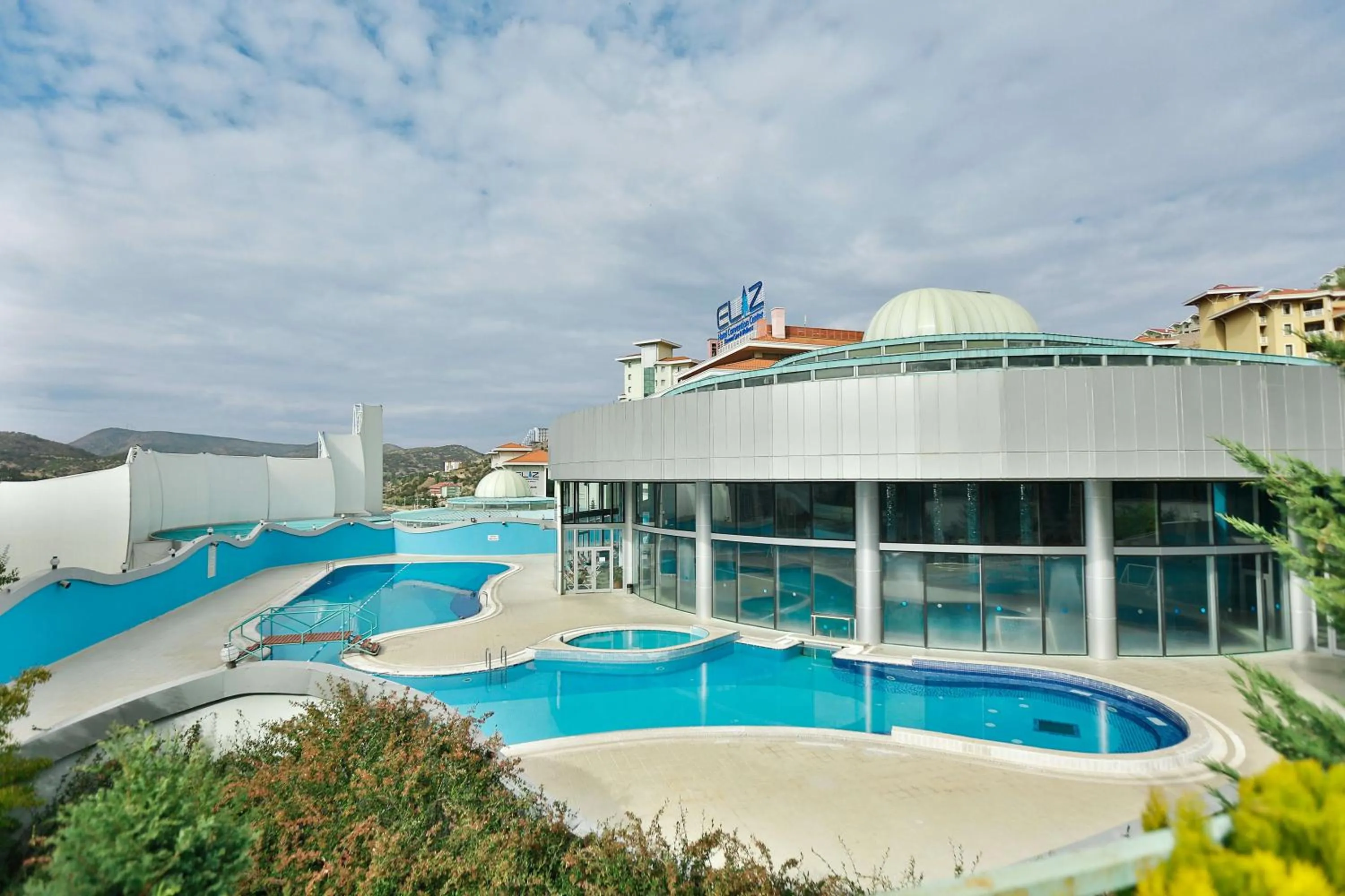 Swimming pool in Eliz Hotel Convention Center Thermal Spa & Wellnes
