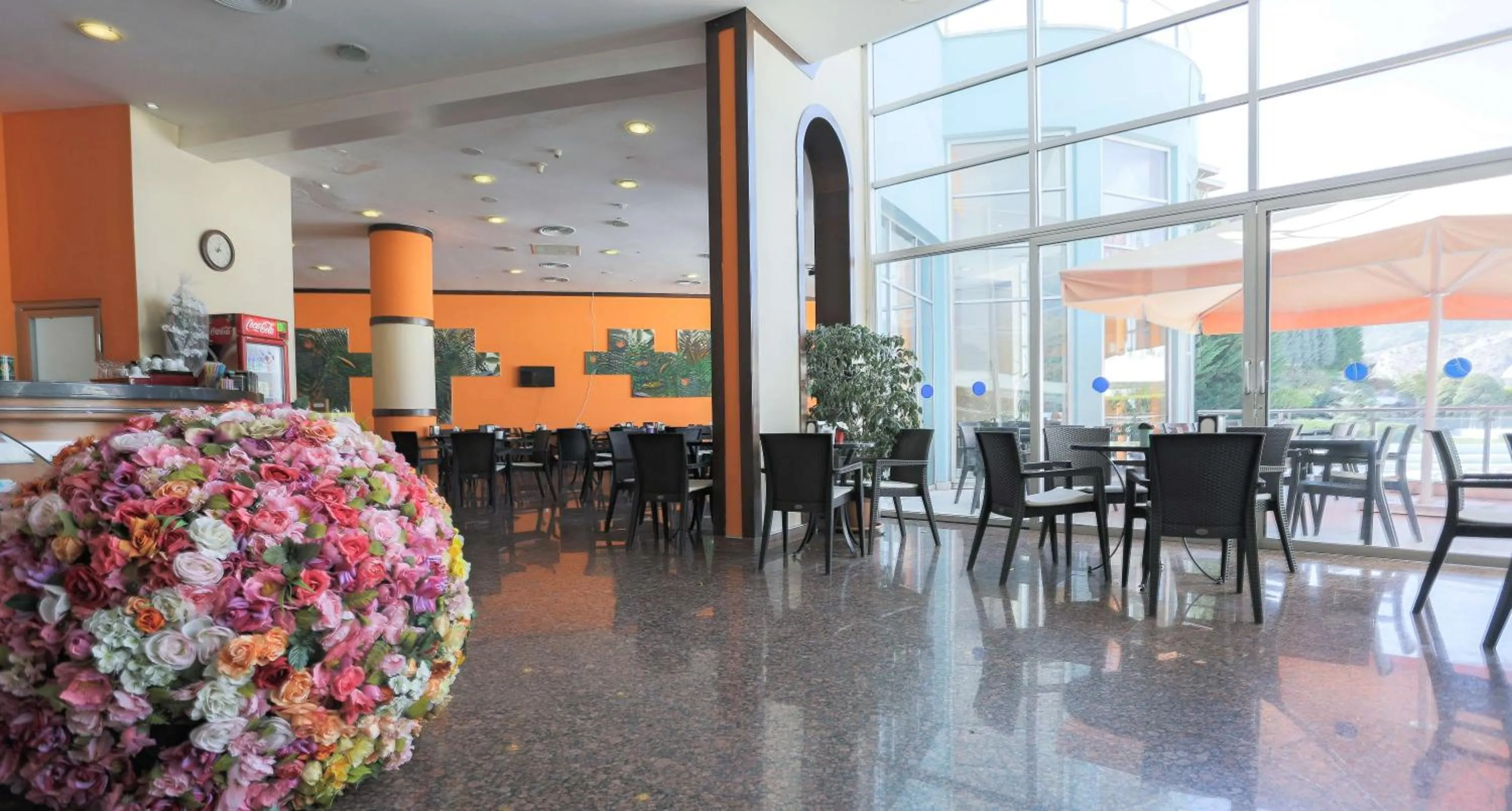 Restaurant/places to eat in Eliz Hotel Convention Center Thermal Spa & Wellnes
