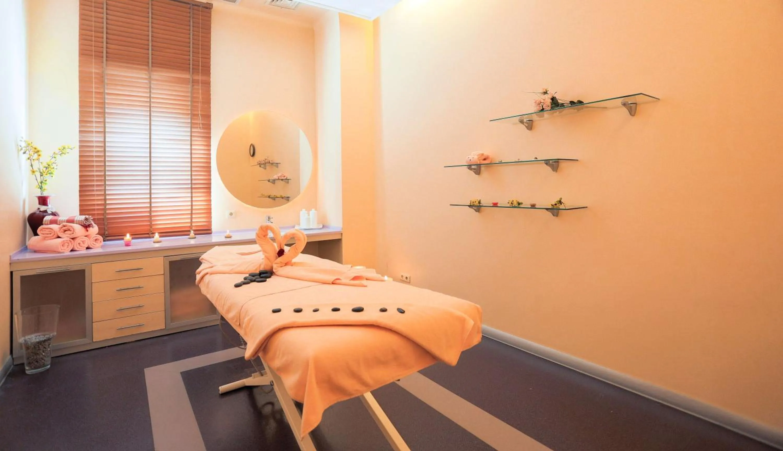 Massage in Eliz Hotel Convention Center Thermal Spa & Wellnes