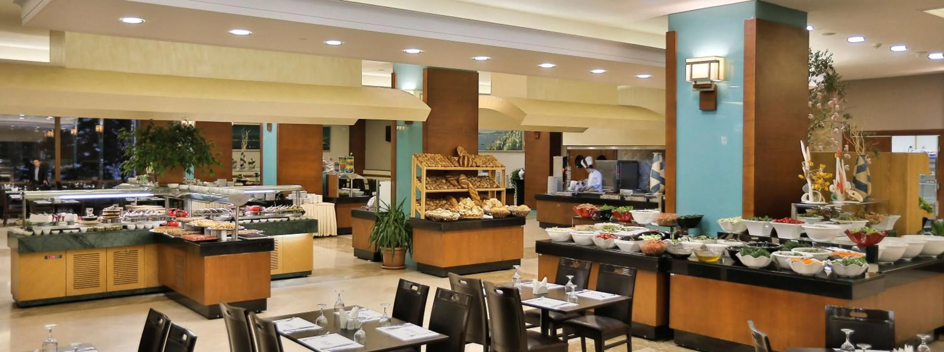 Restaurant/places to eat in Eliz Hotel Convention Center Thermal Spa & Wellnes