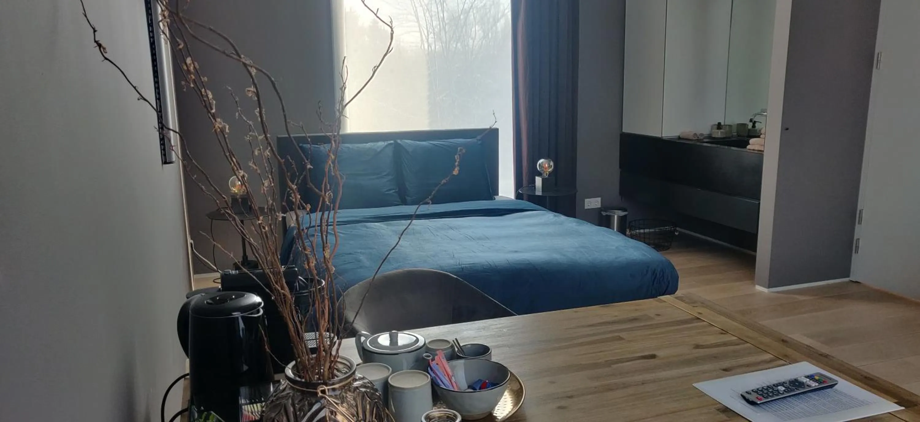 Bed in Bed & Wellness Boxtel, luxe kamer met airco en eigen badkamer