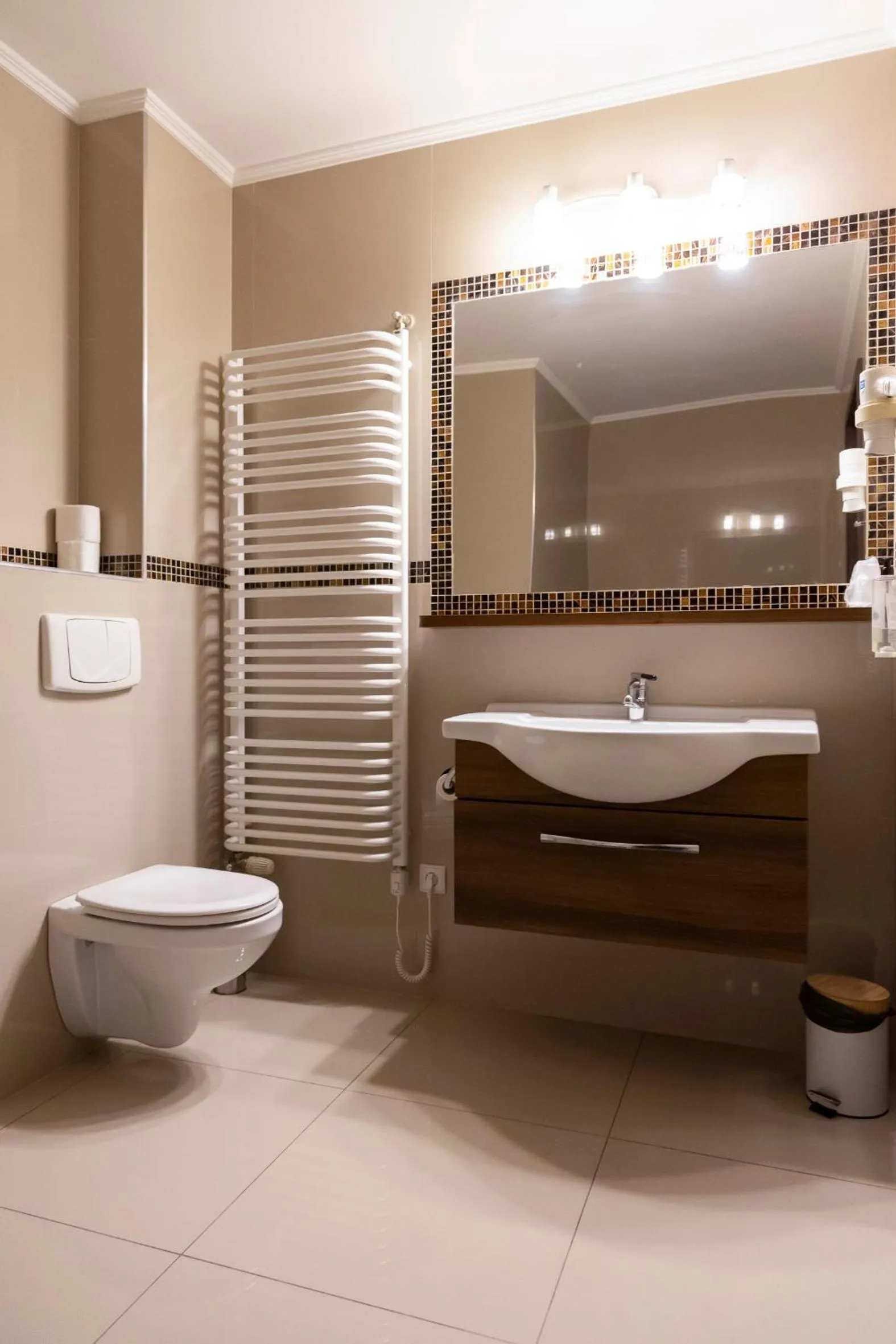 Shower in Noclegi Hit Rooms & Apartments