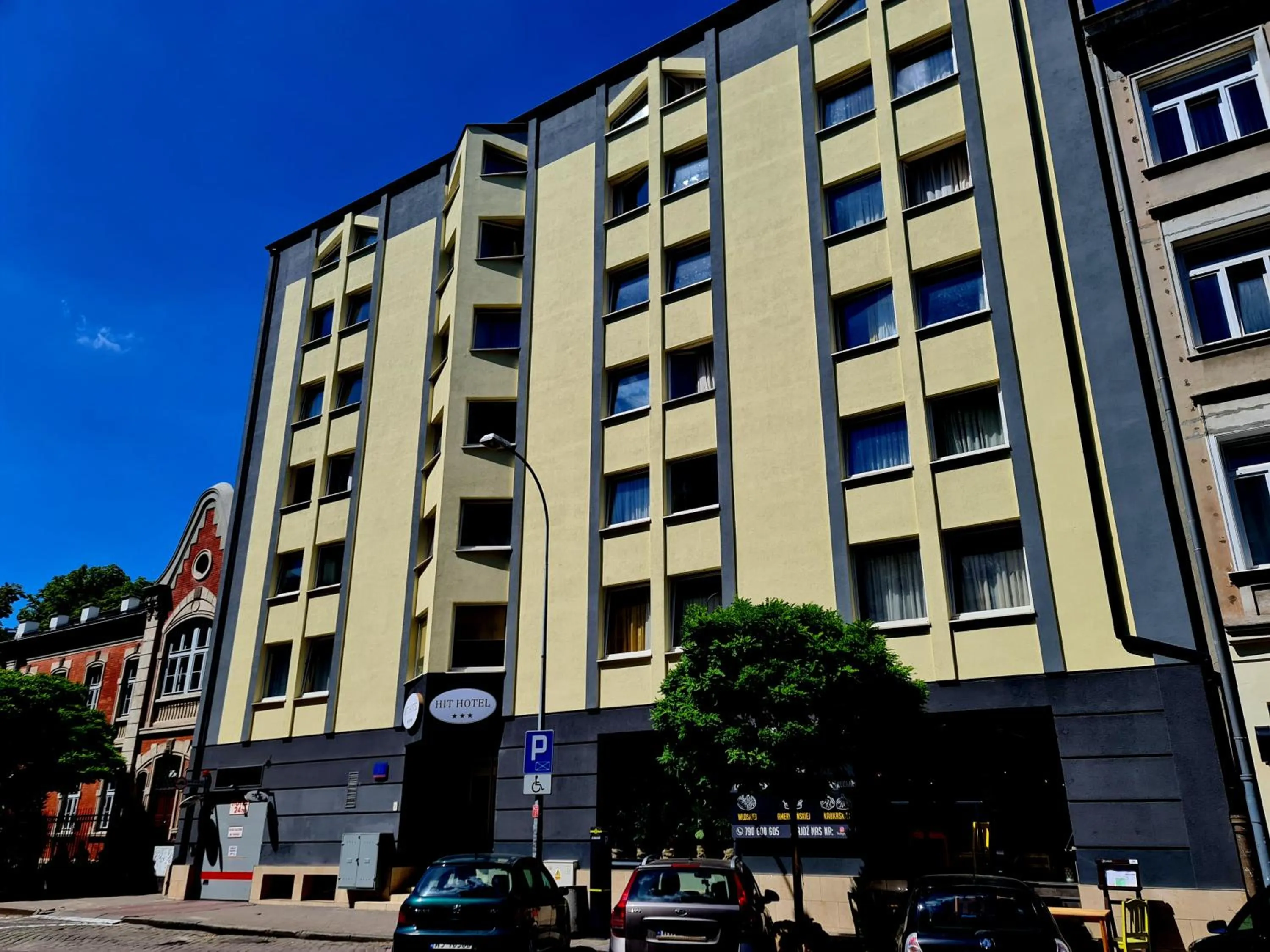 Property building in Noclegi Hit Rooms & Apartments