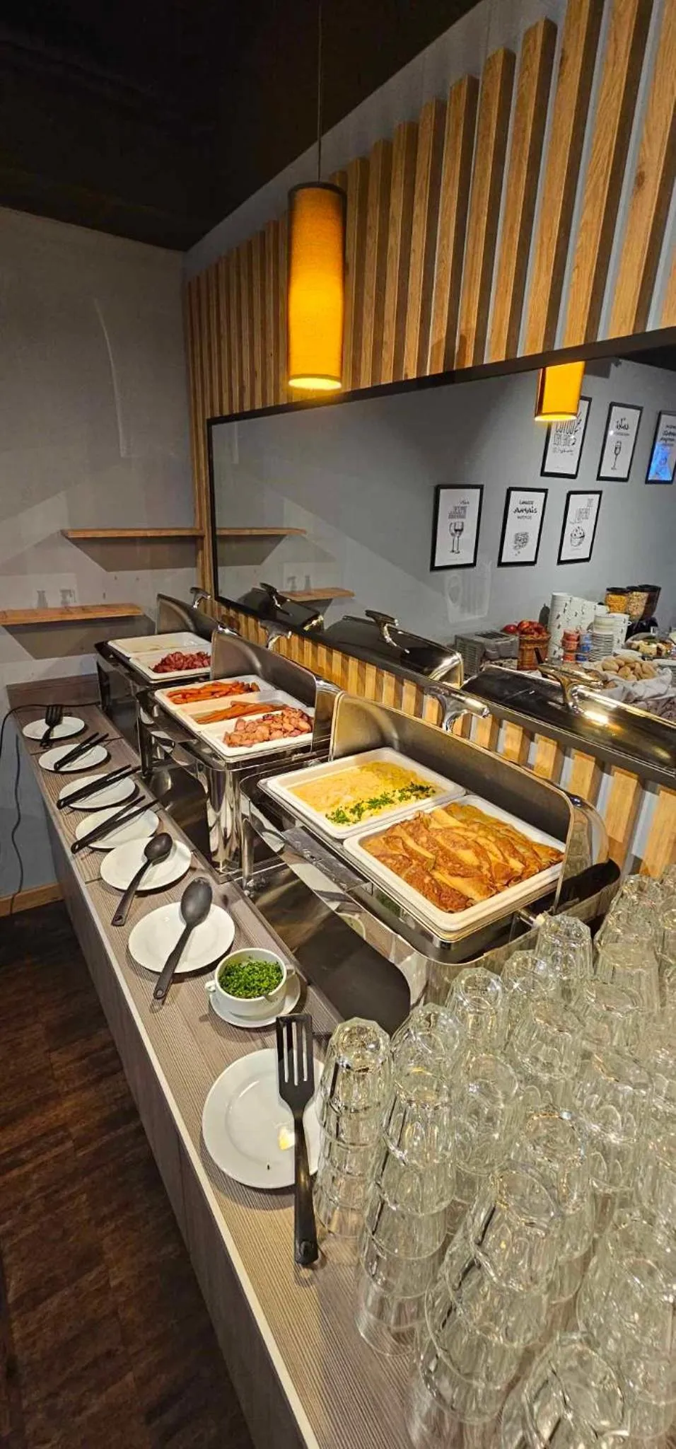 Restaurant/places to eat in Noclegi Hit Rooms & Apartments