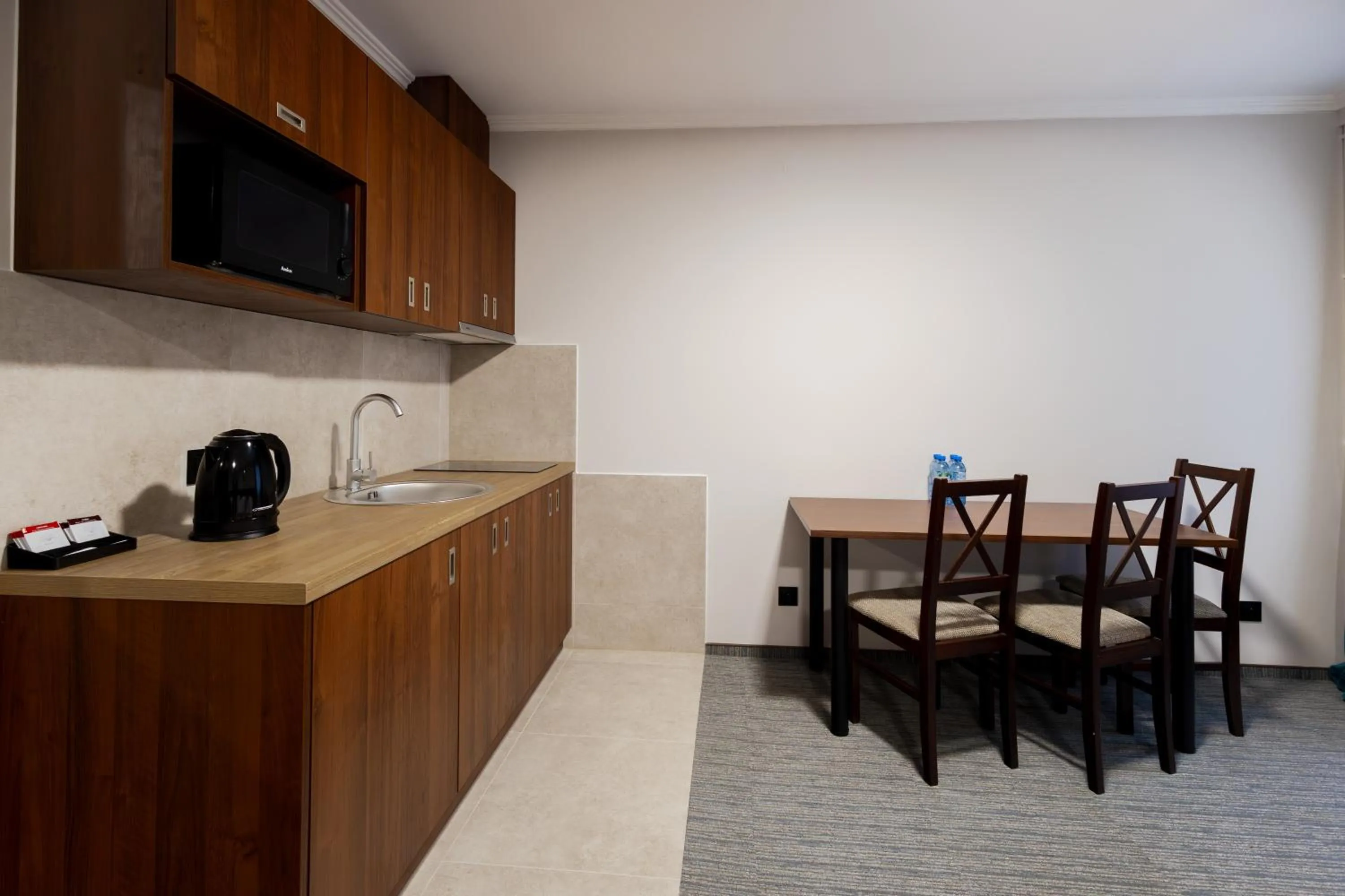 TV and multimedia in Noclegi Hit Rooms & Apartments