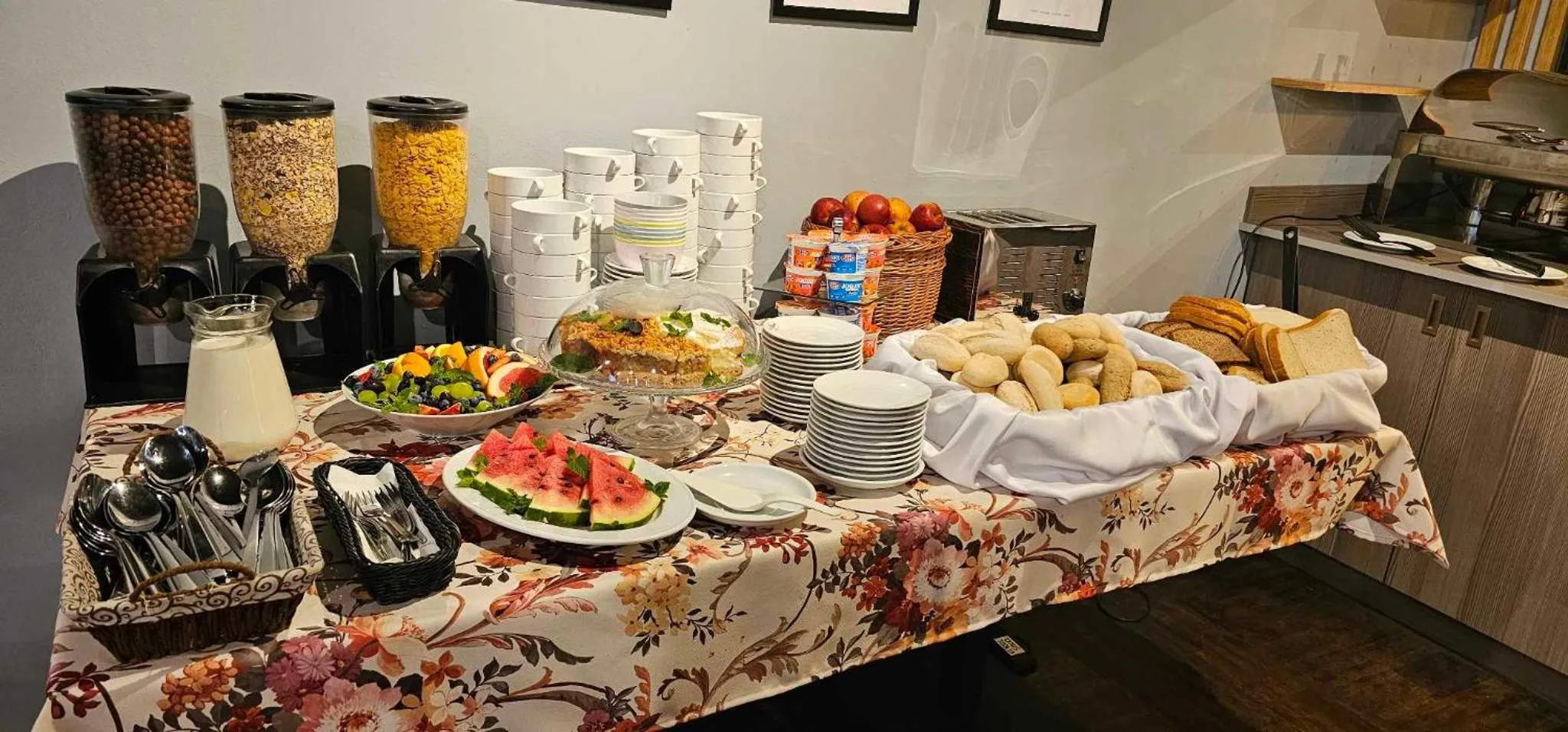 Restaurant/places to eat in Noclegi Hit Rooms & Apartments