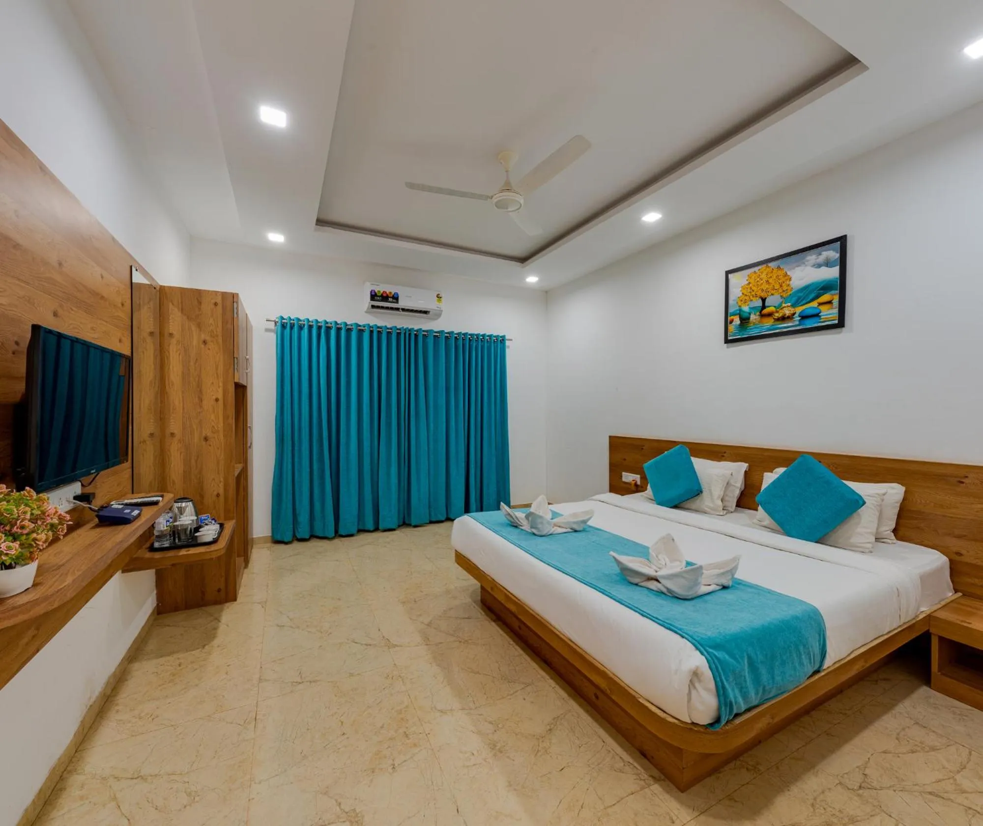 Photo of the whole room in Hotel Mahabaleshwar Fragrance