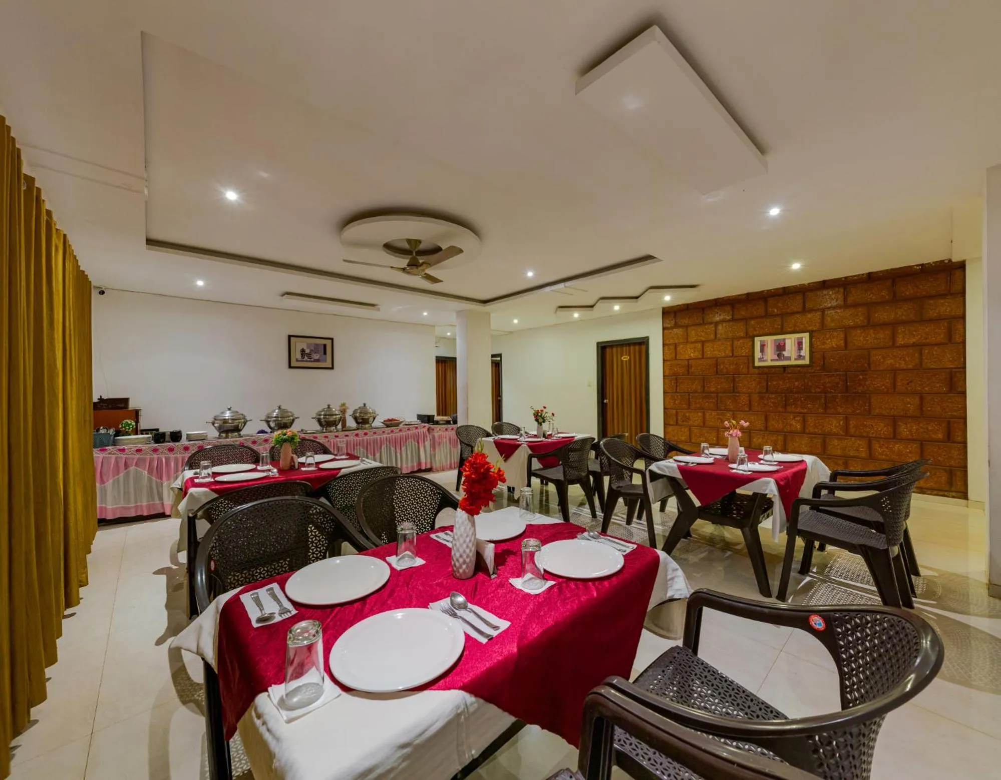 Restaurant/places to eat in Hotel Mahabaleshwar Fragrance