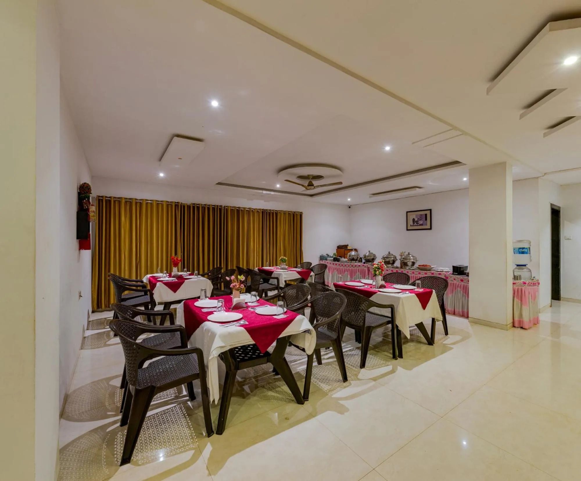 Restaurant/places to eat in Hotel Mahabaleshwar Fragrance
