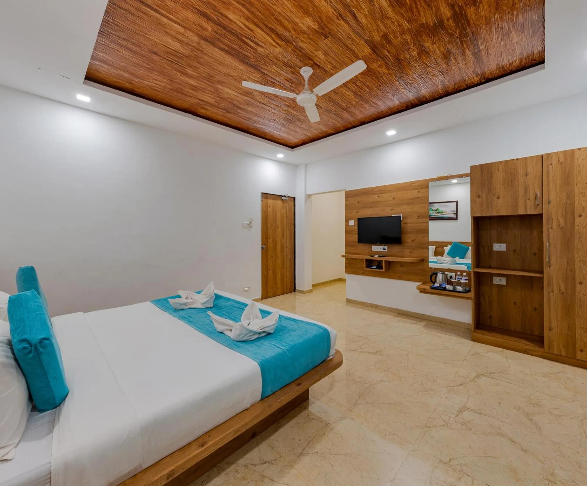 TV and multimedia in Hotel Mahabaleshwar Fragrance