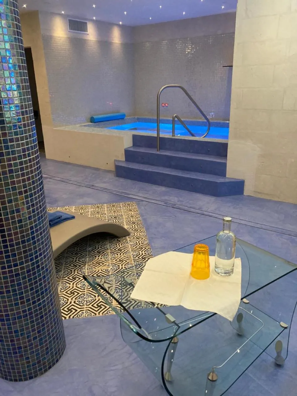 Hot Tub in Boutique Hotel Masseria Sottomasi