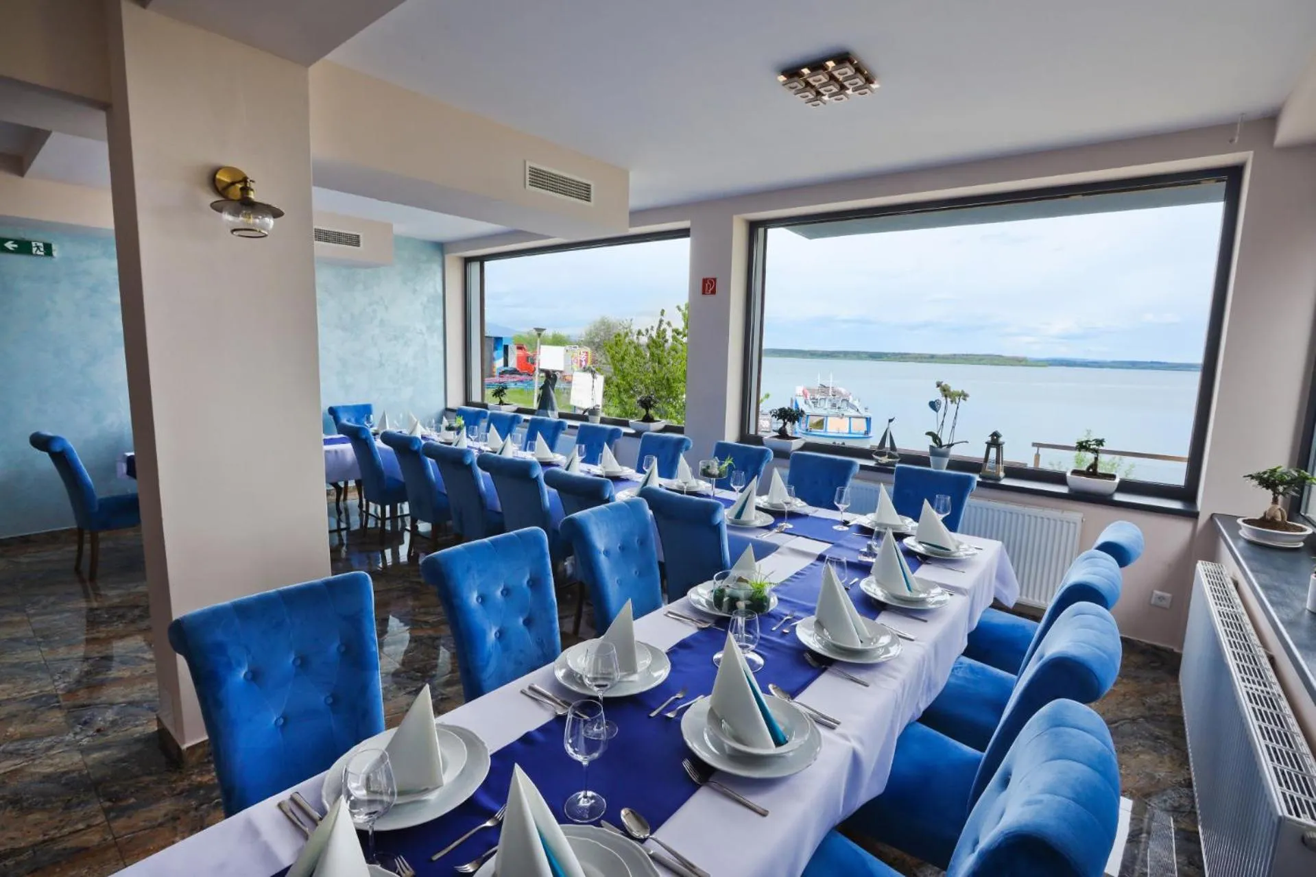 Restaurant/places to eat in Hotel Prístav