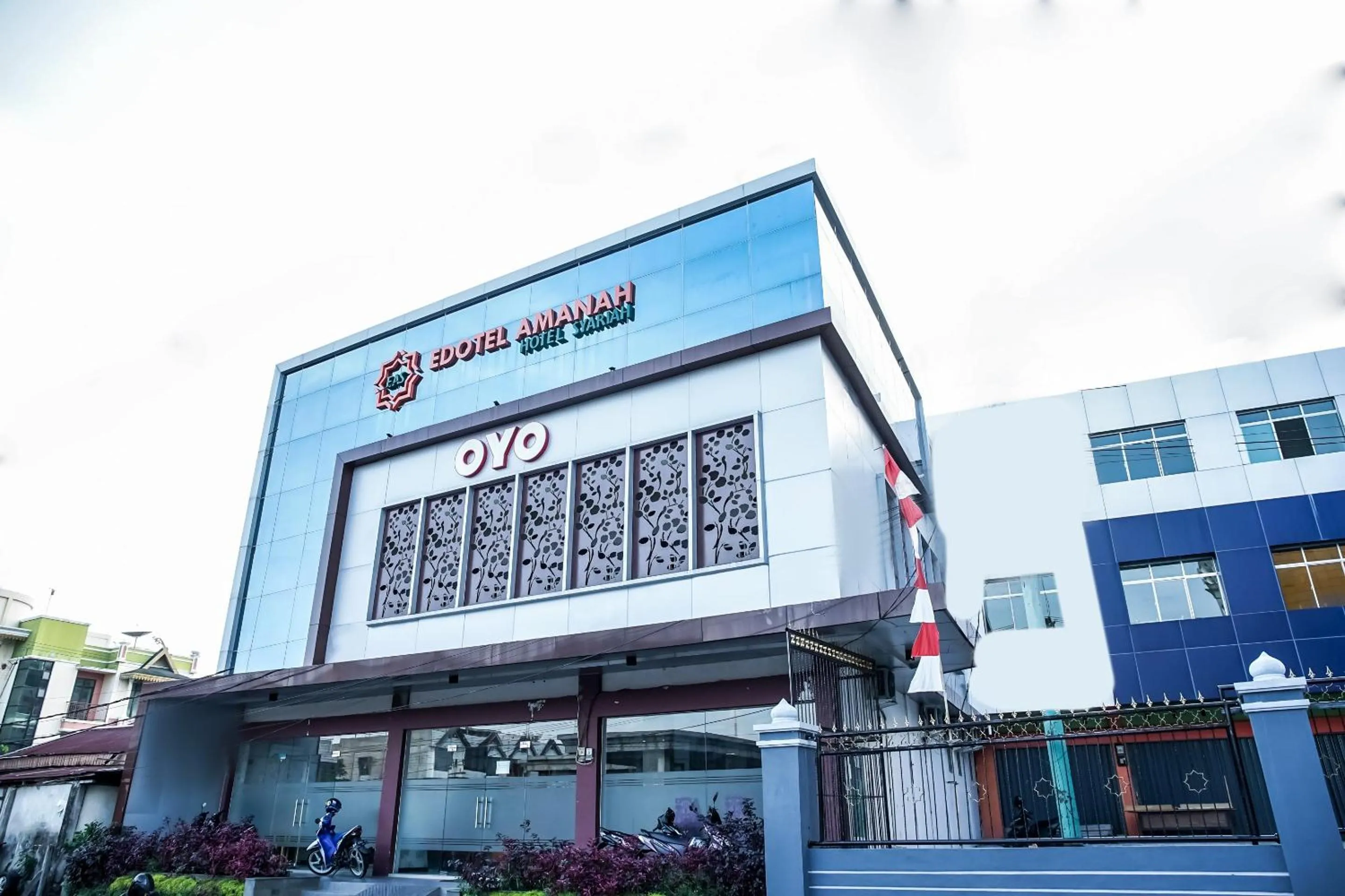 Facade/entrance in OYO 889 Edotel Amanah Hotel Syariah By Smk Muhammadiyah 1