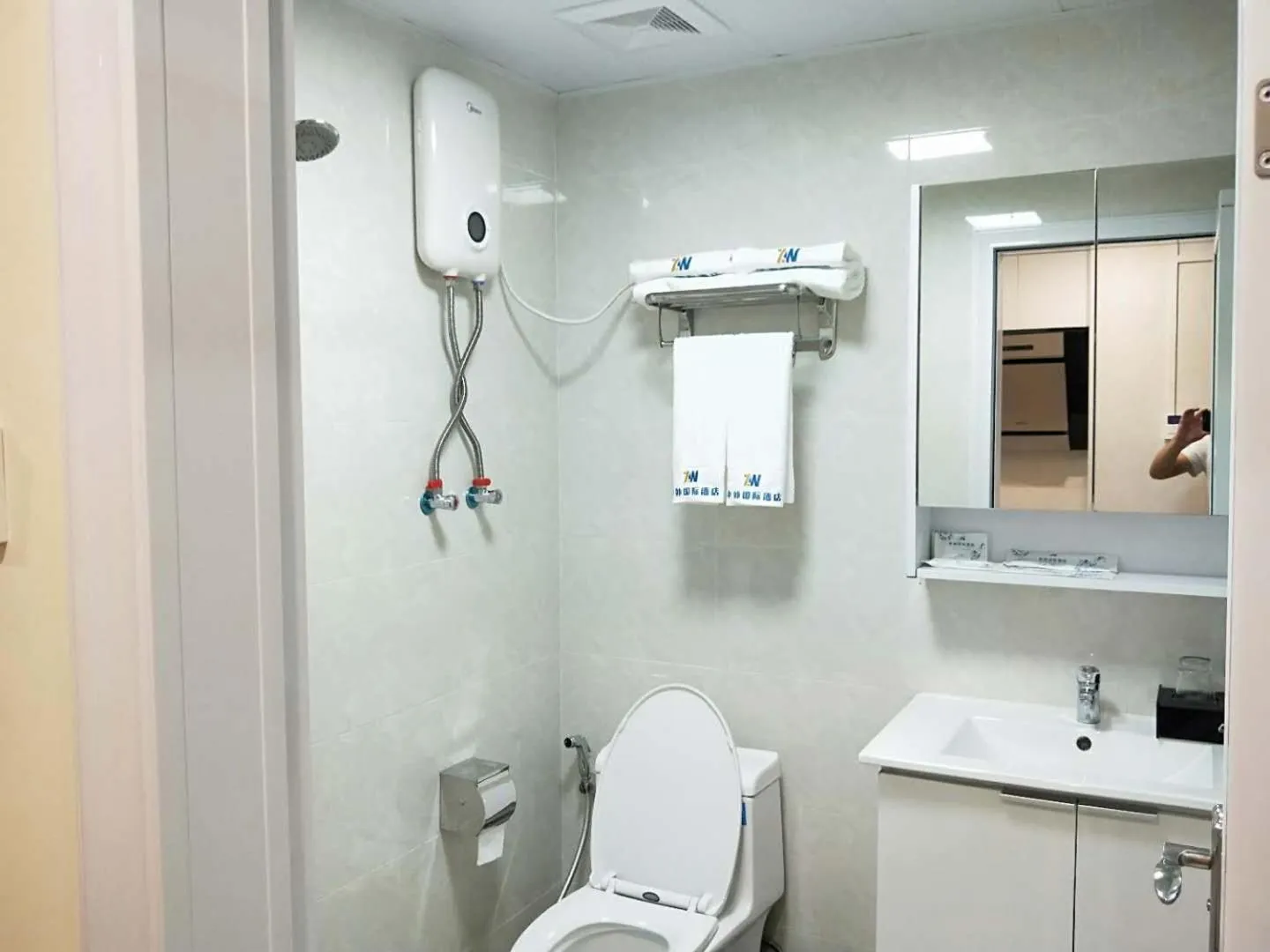 Bathroom in China International Hotel