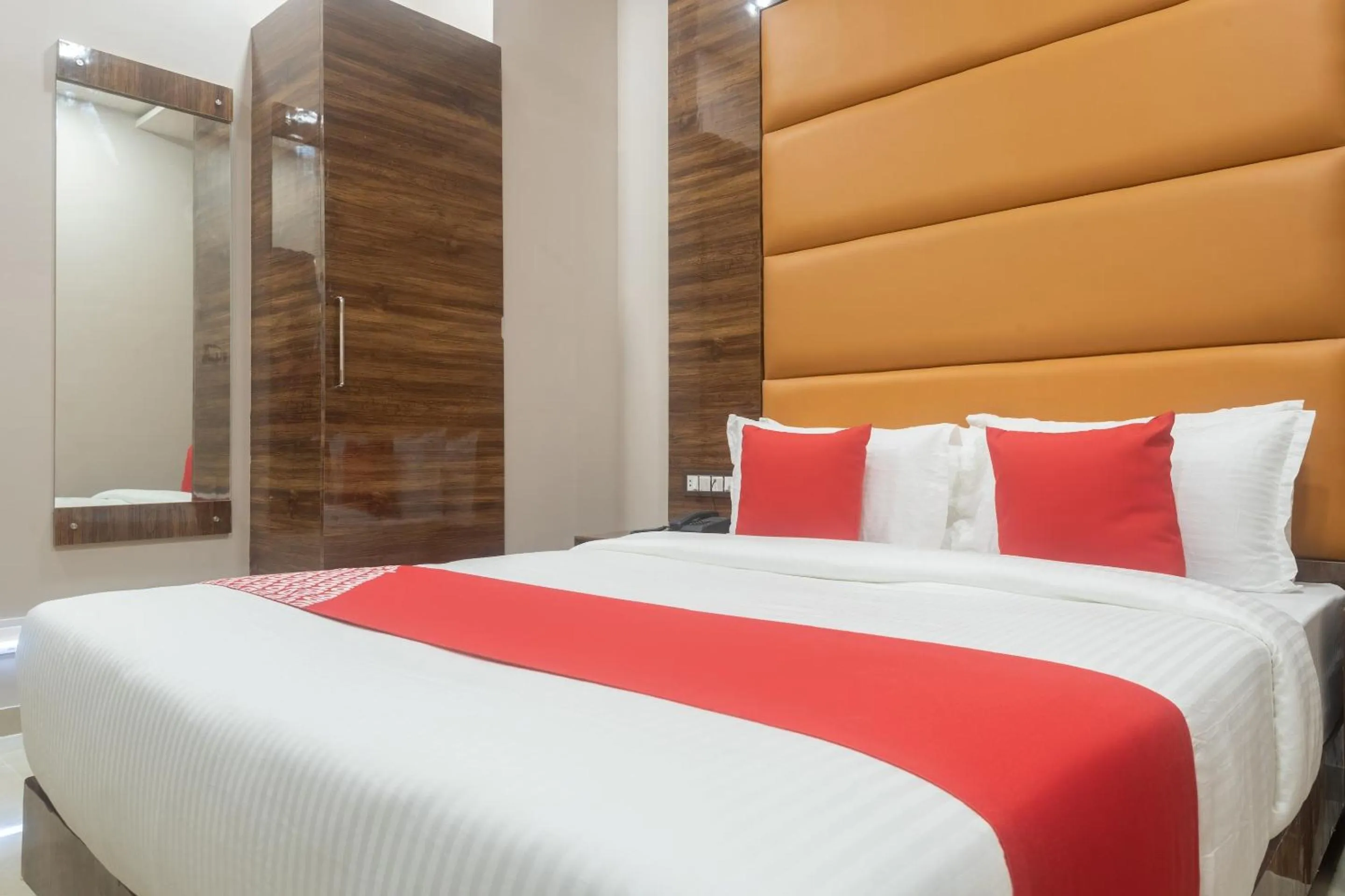 Bedroom in OYO Hotel Blue Executive Near Chhatrapati Shivaji International Airport