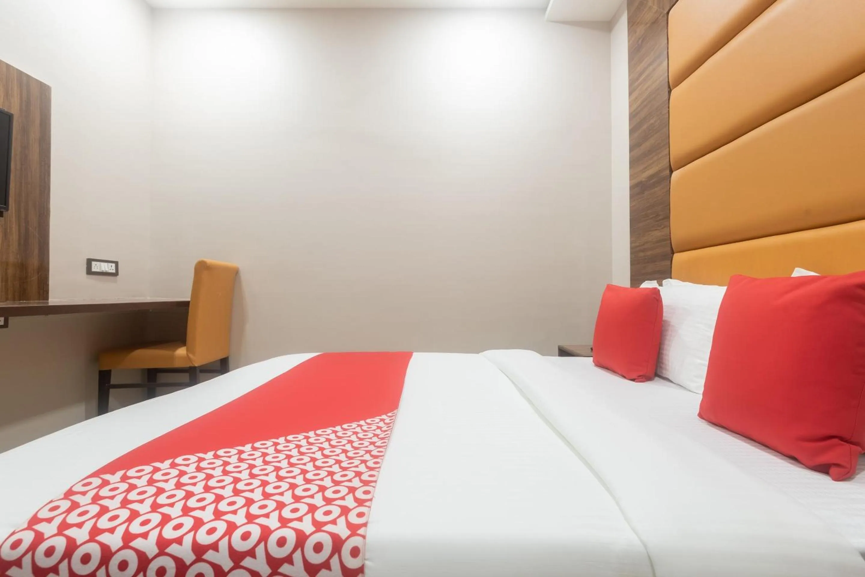 Bedroom in OYO Hotel Blue Executive Near Chhatrapati Shivaji International Airport