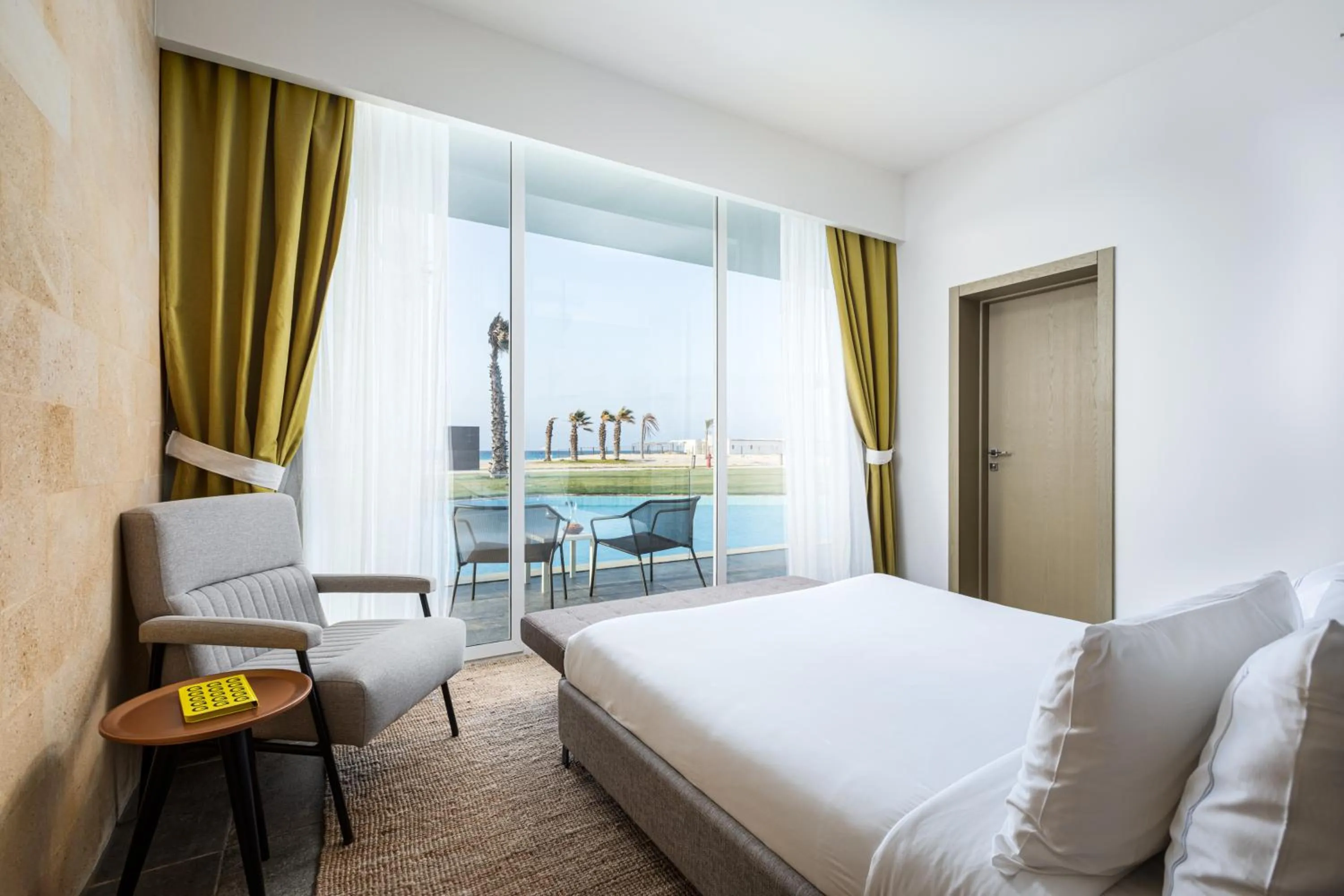 Balcony/Terrace, Bed in The G Hotel Seashell