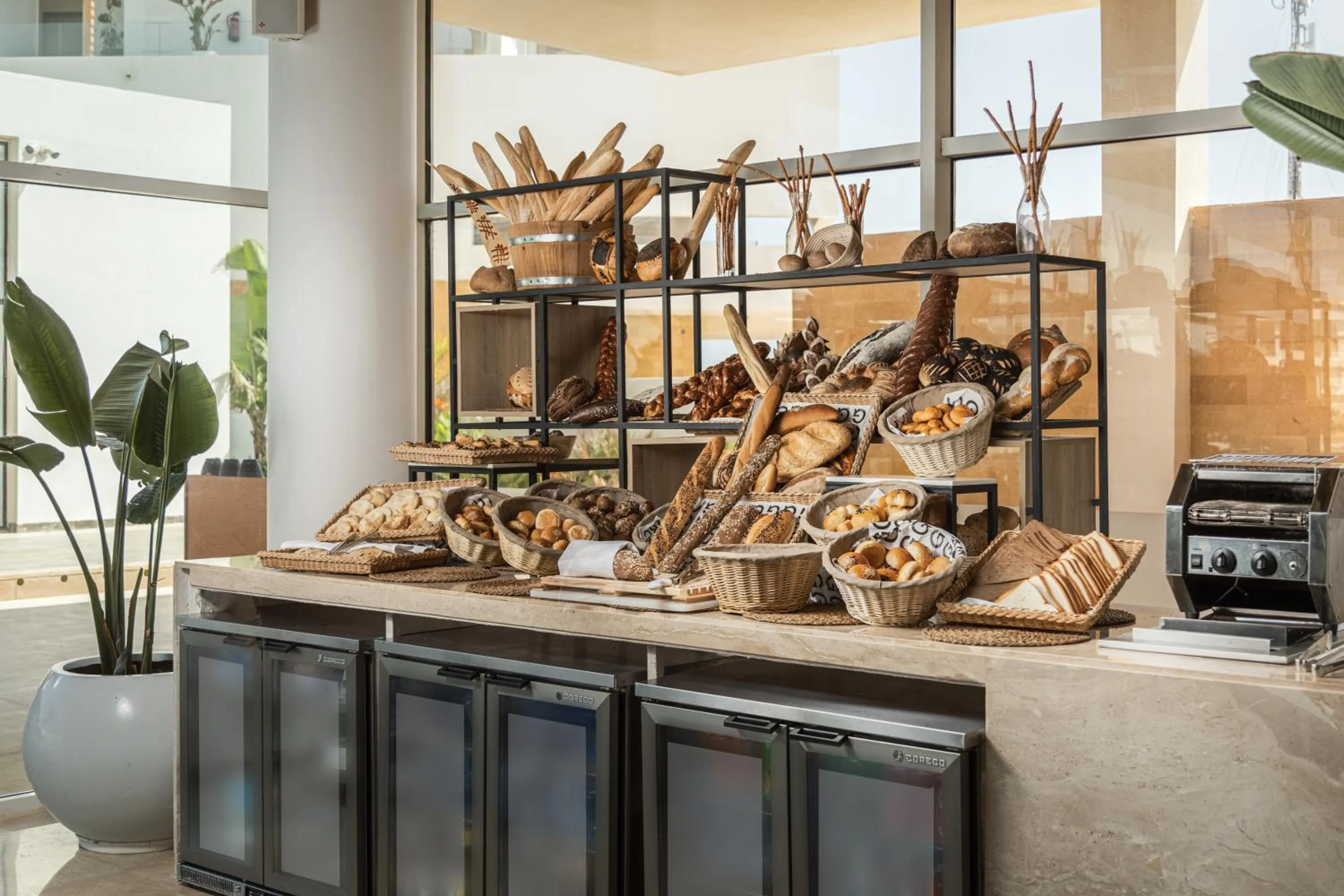 Restaurant/places to eat in The G Hotel Seashell