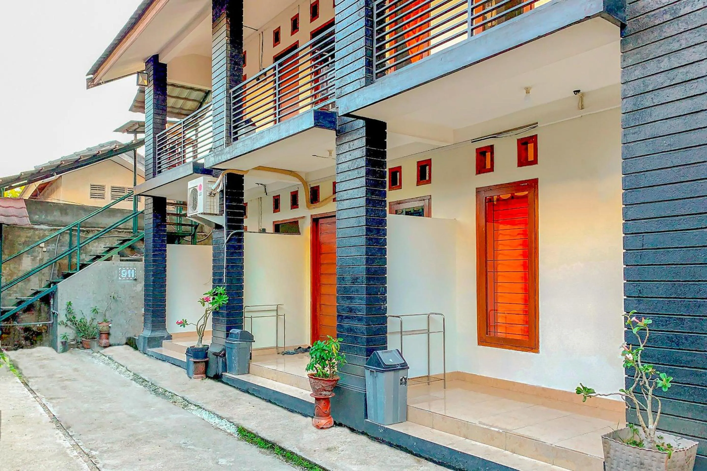 Property building in Kost & Homestay 911