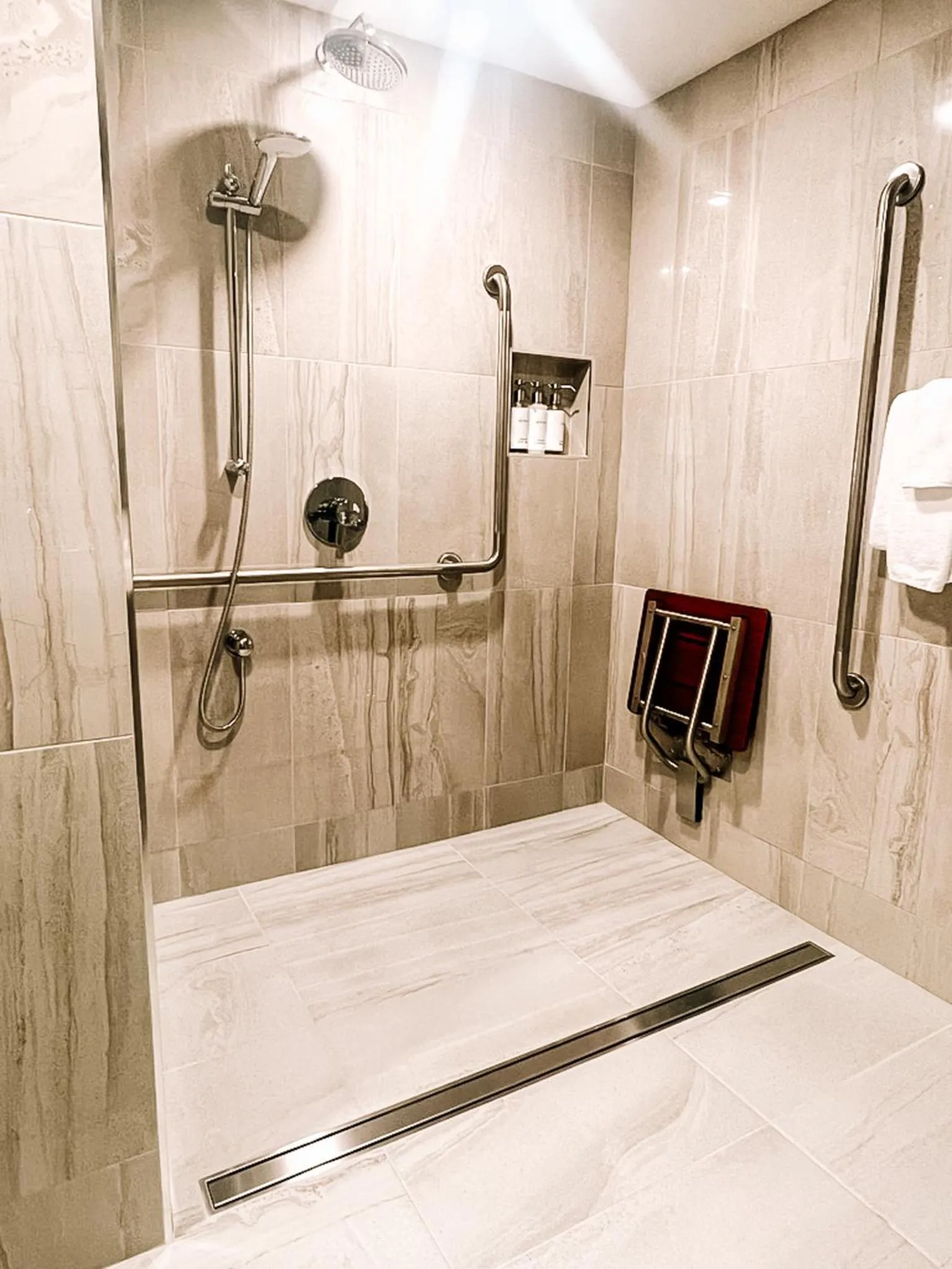 Shower in La Place Rendez-Vous Hotel