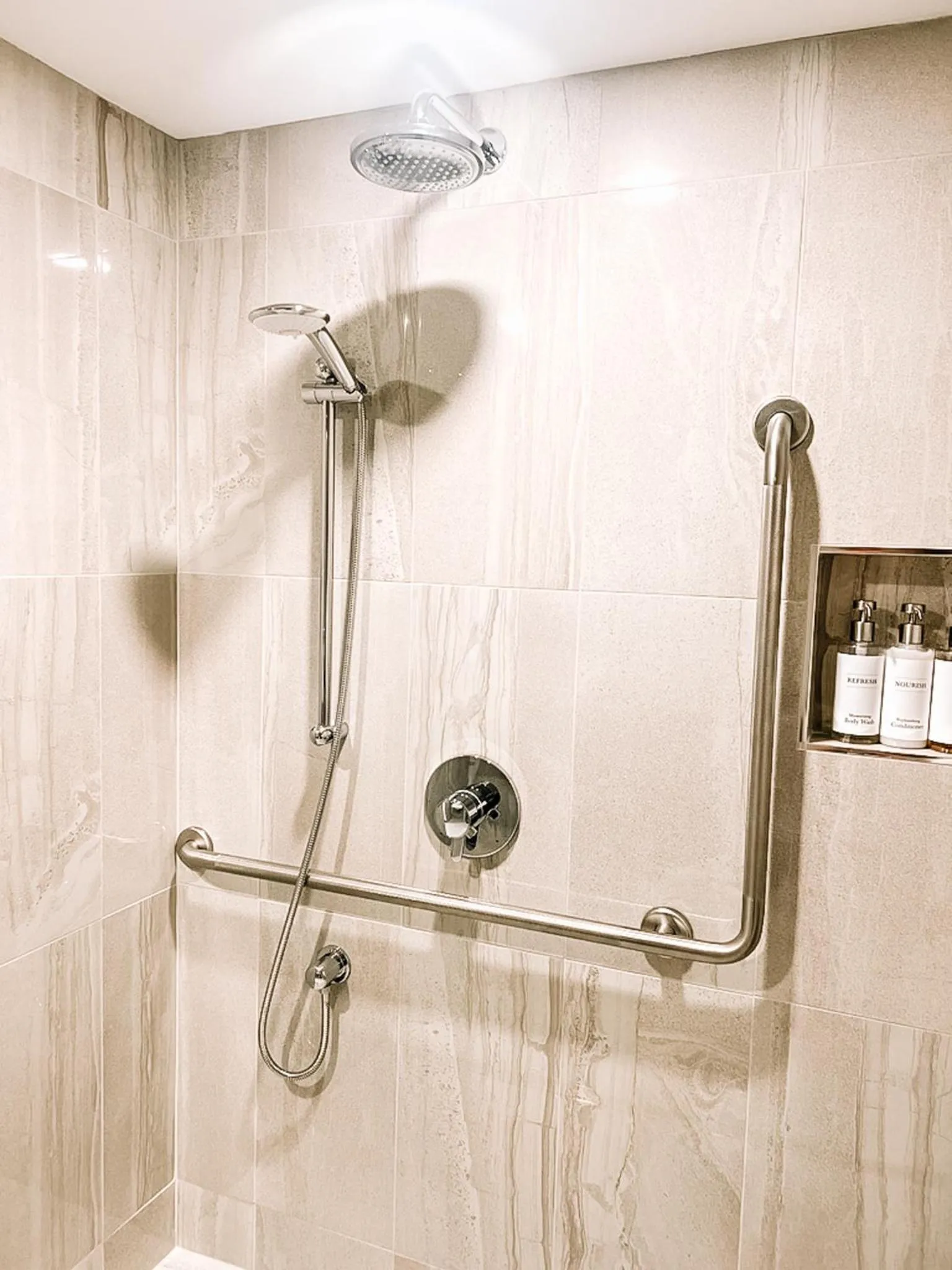 Shower in La Place Rendez-Vous Hotel
