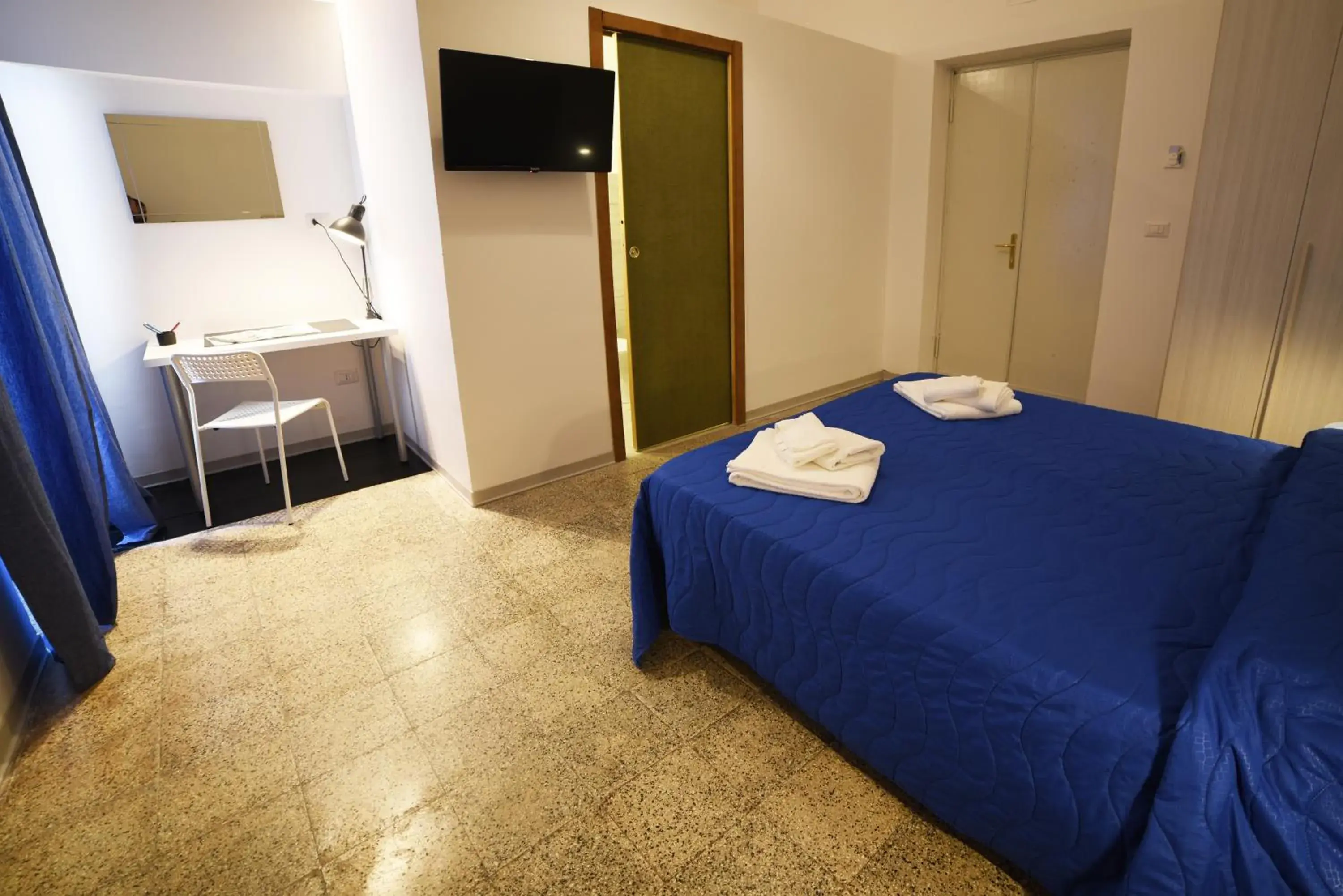 Double Room with Private Bathroom - single occupancy in TIFEO Bed & Breakfast Double Room with Private Bathroom - single occupancy in TIFEO Bed & Breakfast