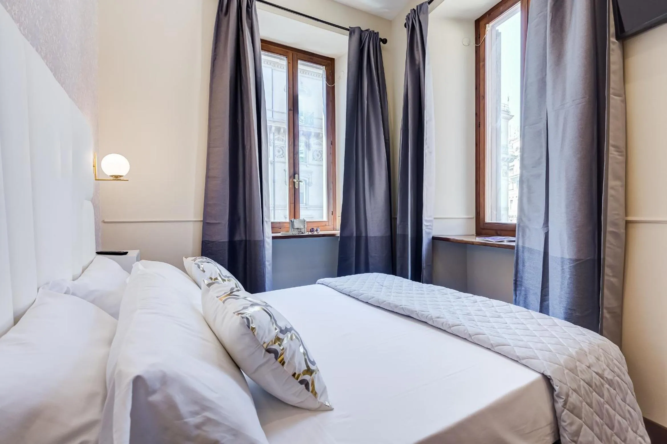 Deluxe Suite in Trevi Private Suites by Premium Suites Collection