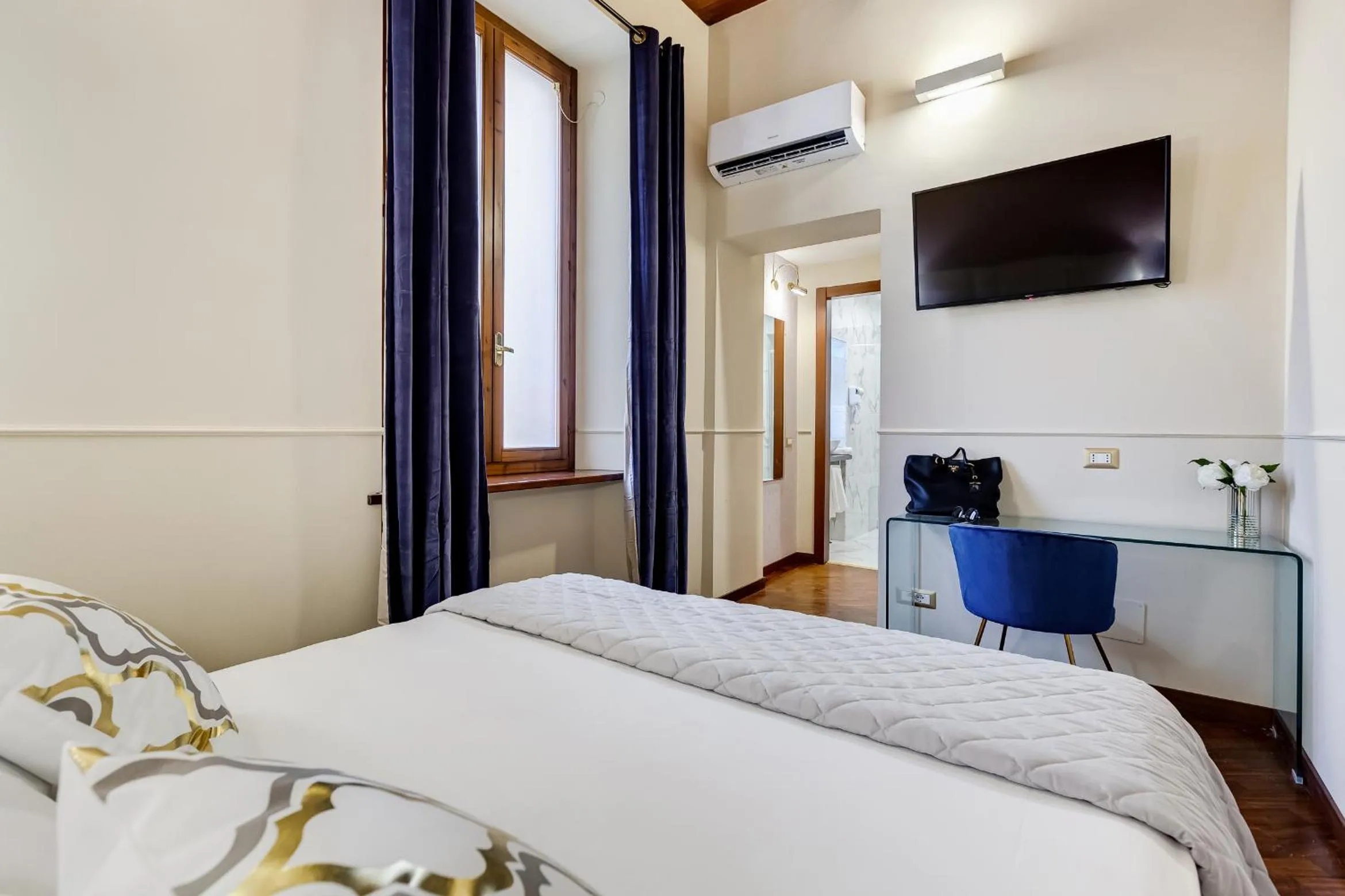 Standard Double Suite in Trevi Private Suites by Premium Suites Collection