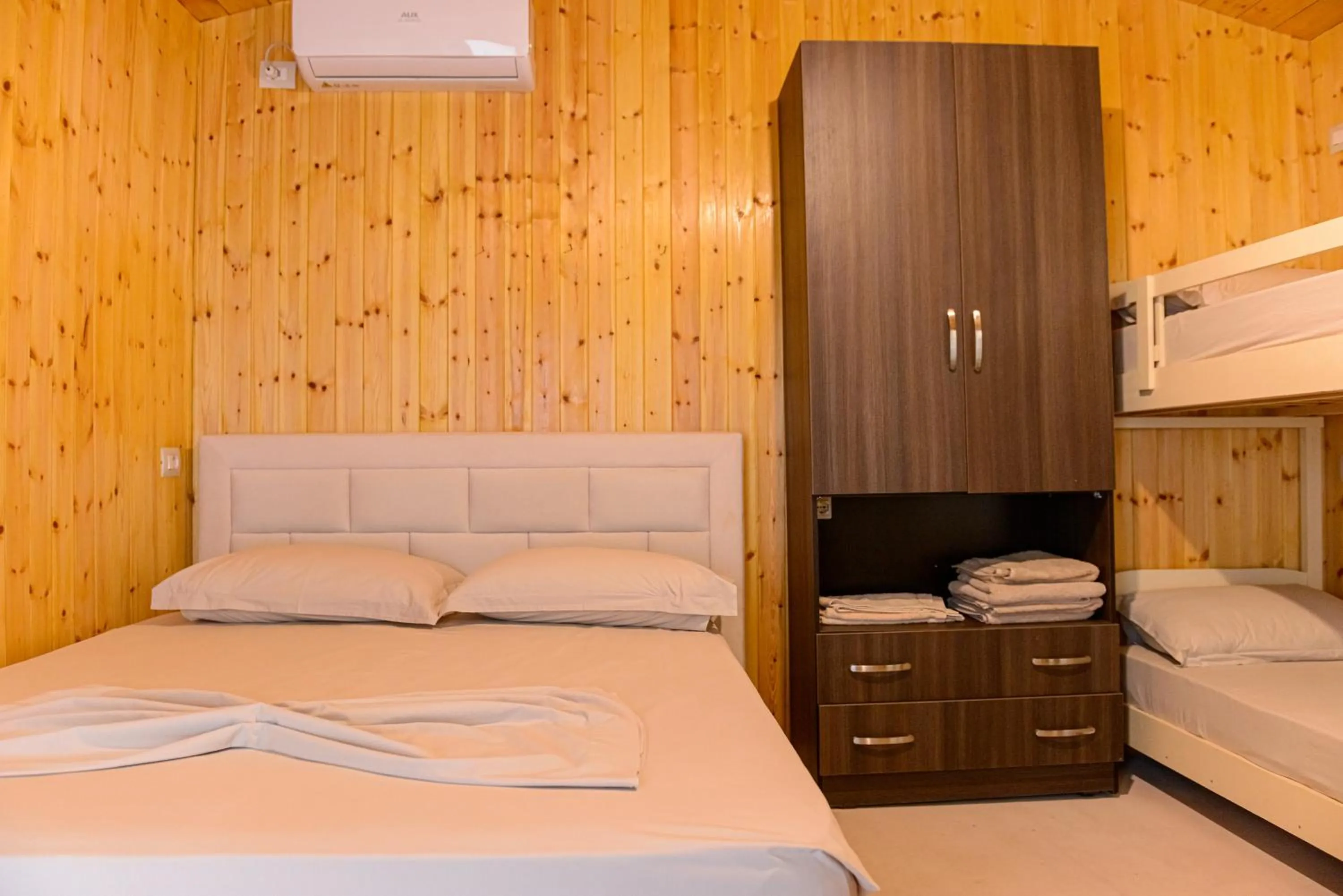 Photo of the whole room, Bed in ECUADOR Resort