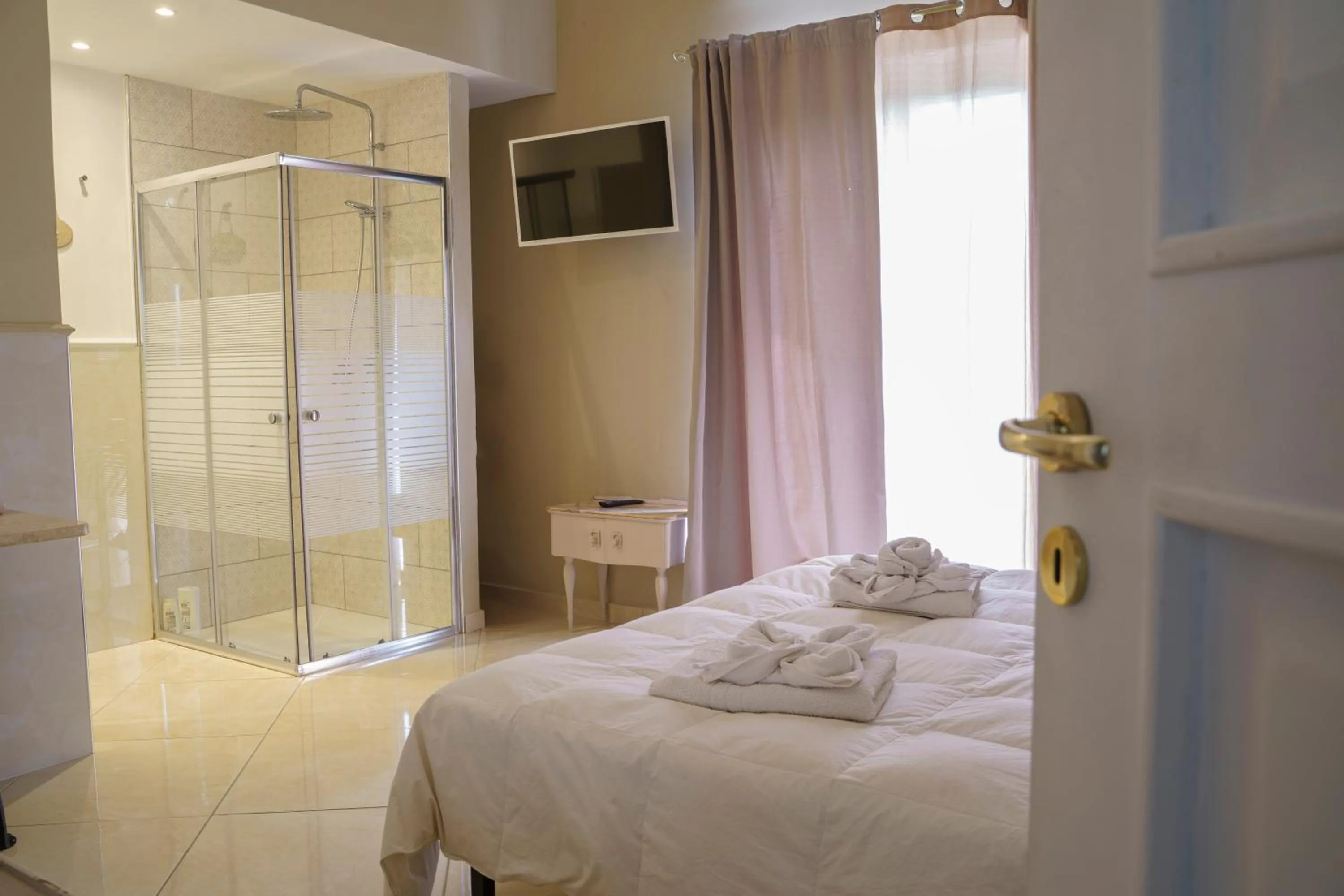 Shower, Bed in Il Panorama Housing Cilento