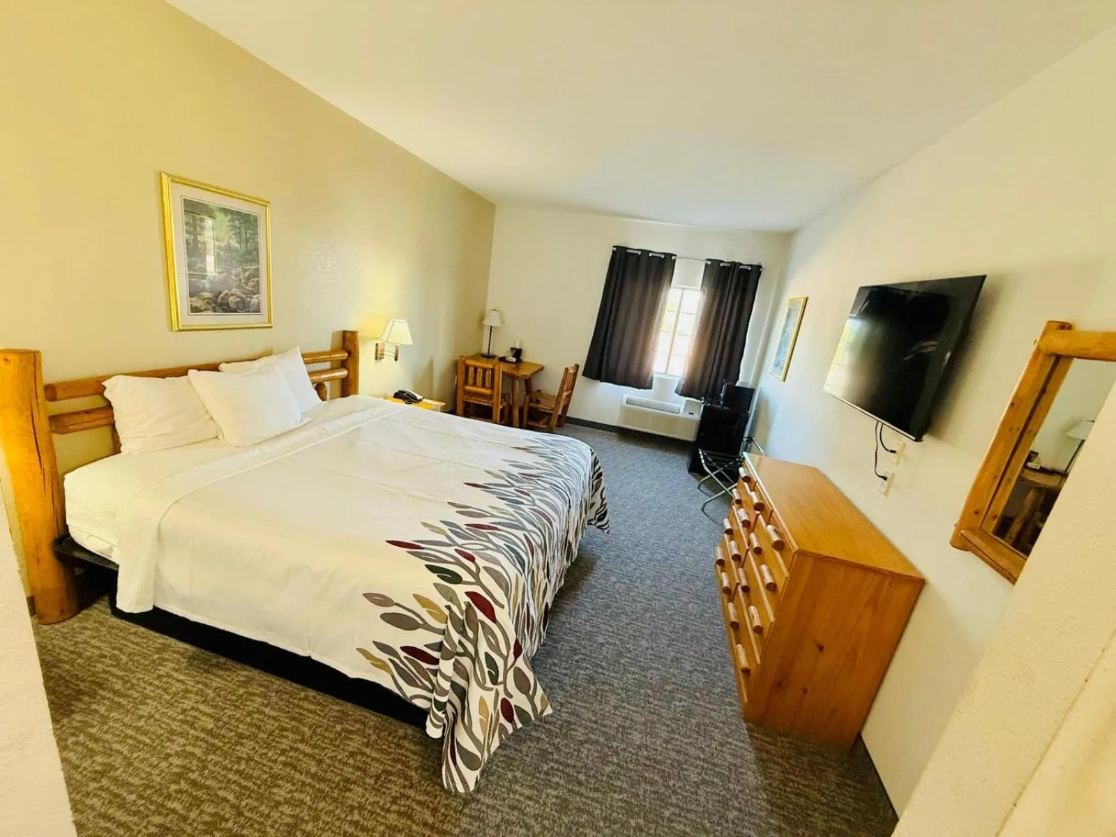 Bedroom, Bed in Knights Inn New Florence