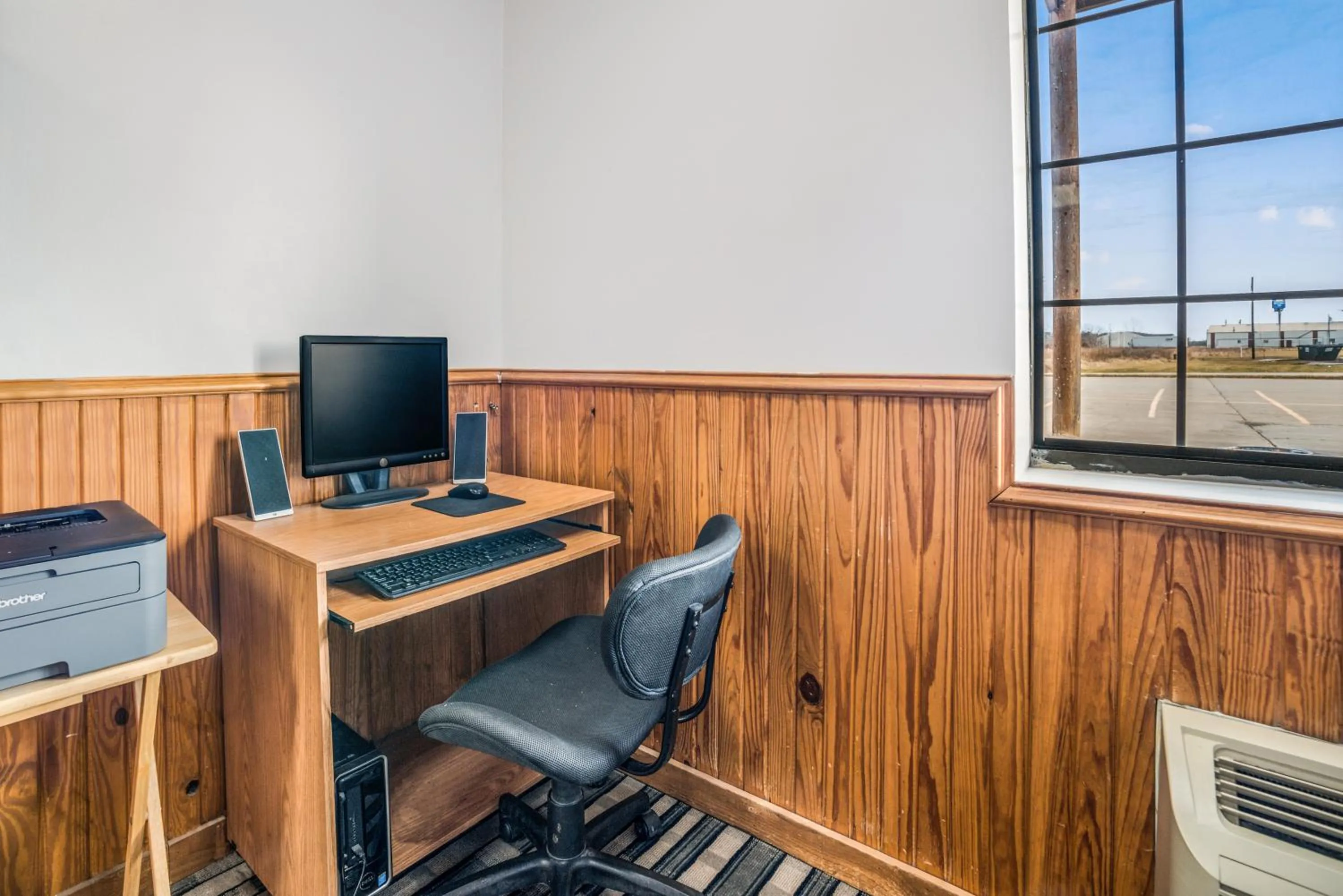 Business facilities in Knights Inn New Florence