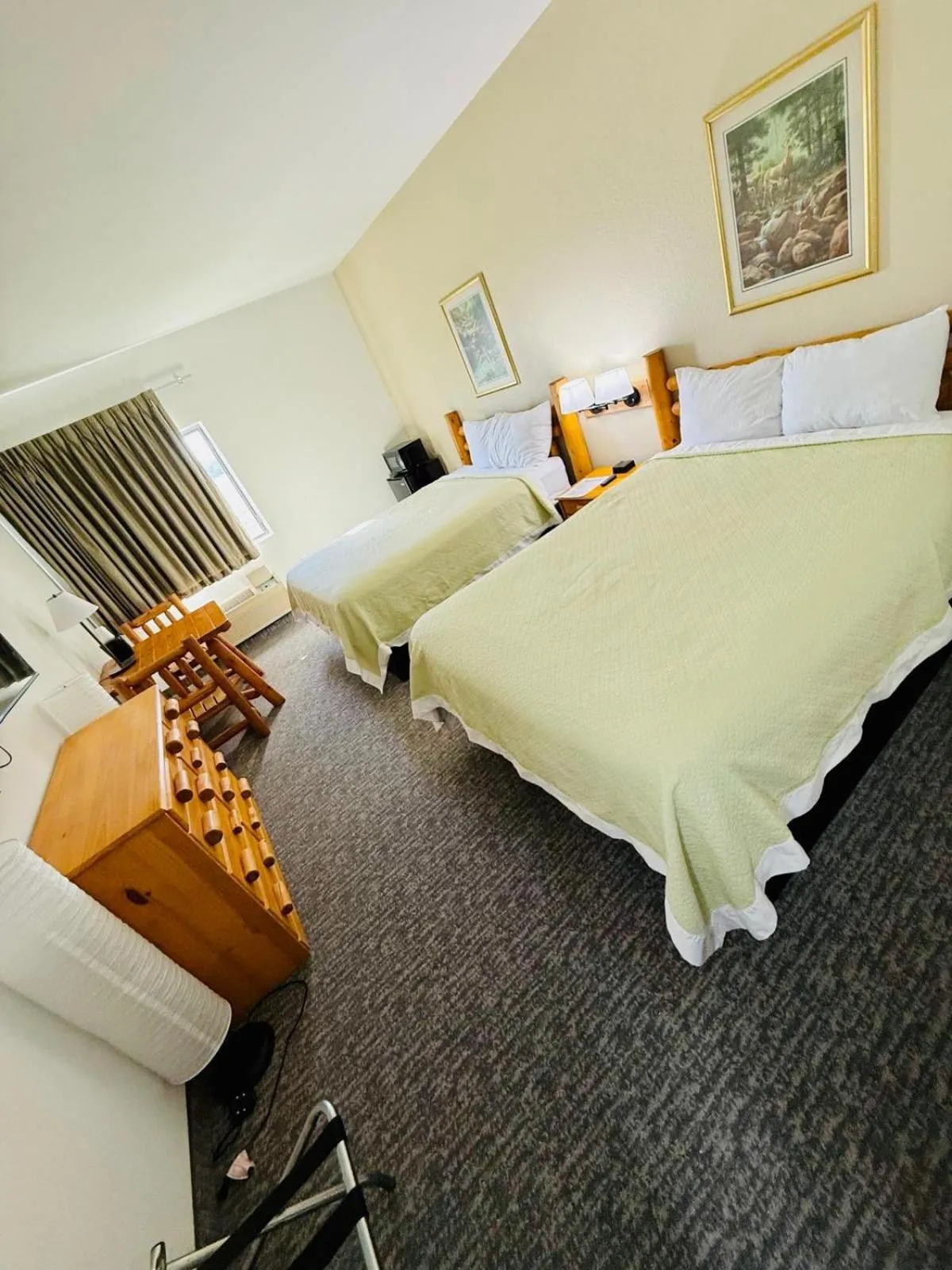 Bed in Knights Inn New Florence