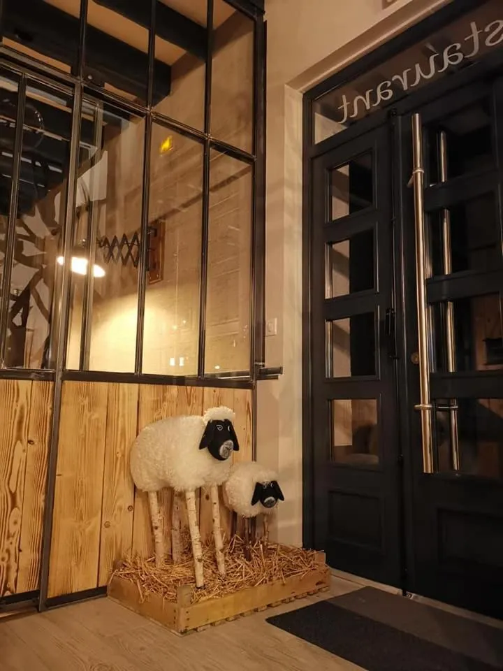 Restaurant/places to eat in Auberge Saint-Jean