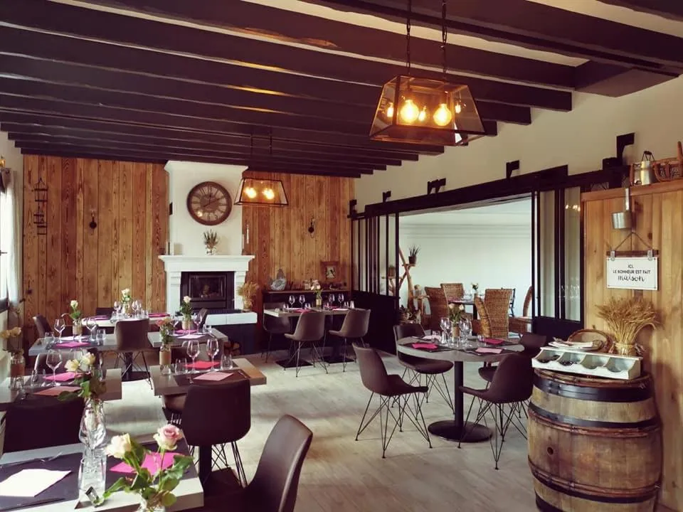 Restaurant/places to eat in Auberge Saint-Jean