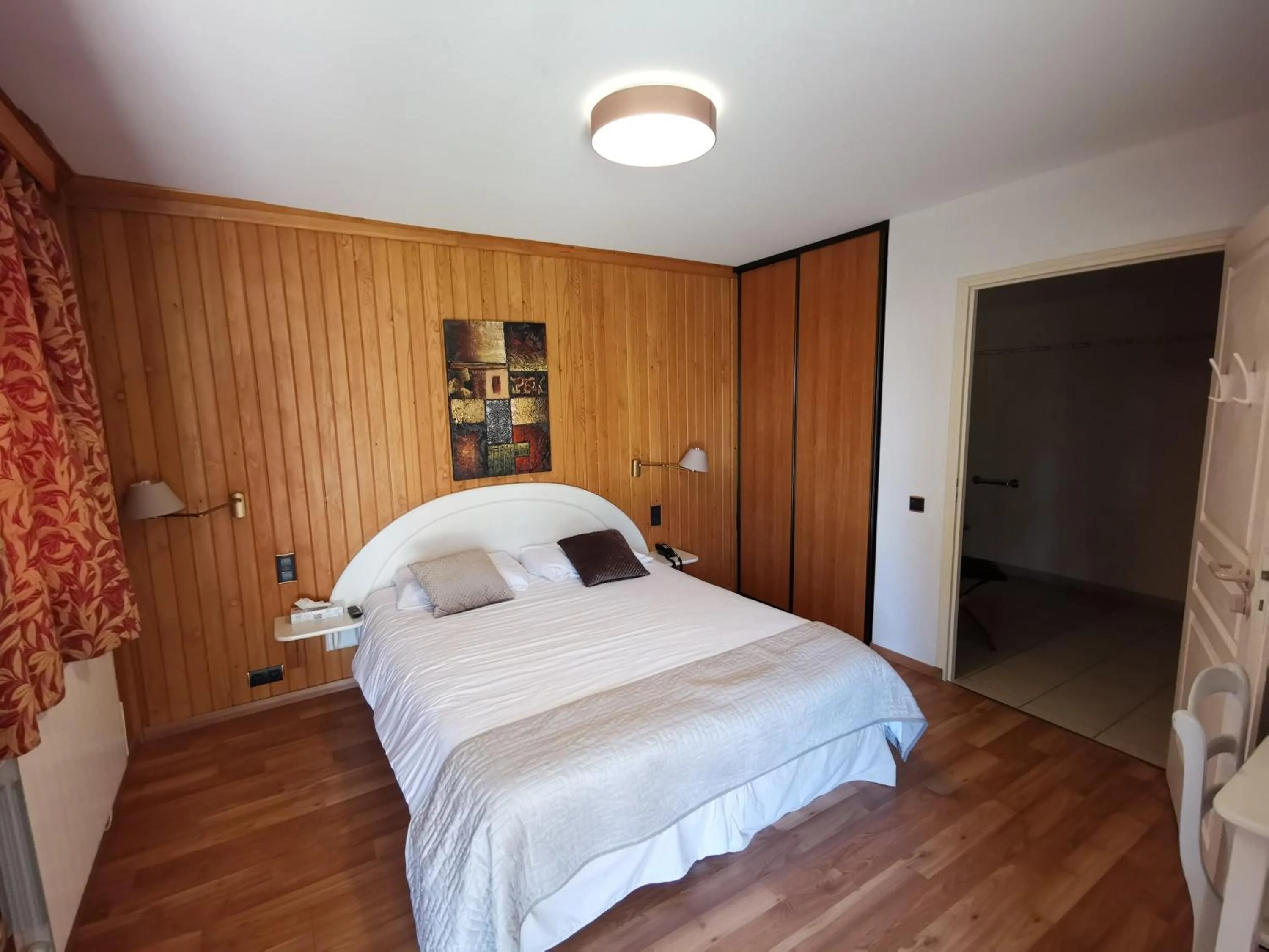 Bed in Auberge Saint-Jean