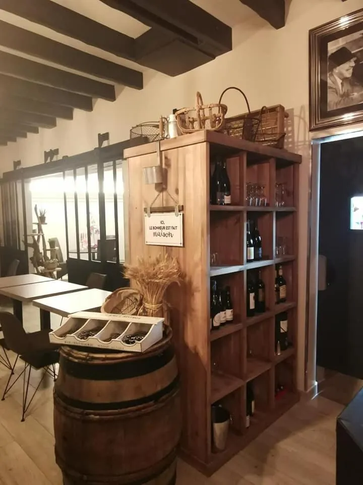 Restaurant/places to eat in Auberge Saint-Jean