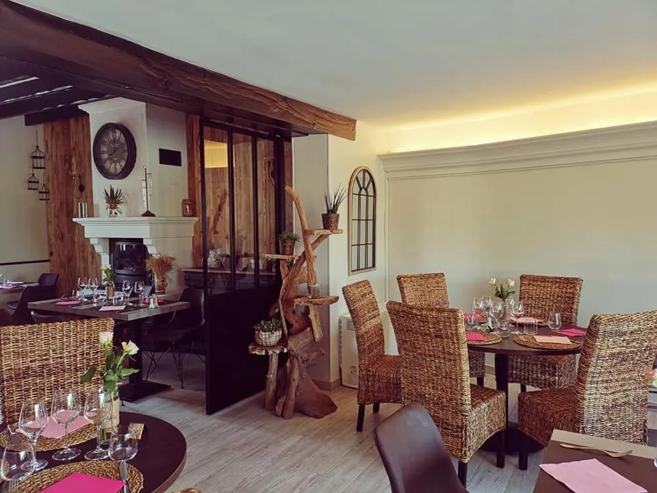 Restaurant/places to eat in Auberge Saint-Jean