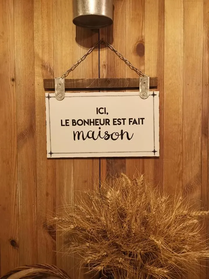 Restaurant/places to eat in Auberge Saint-Jean