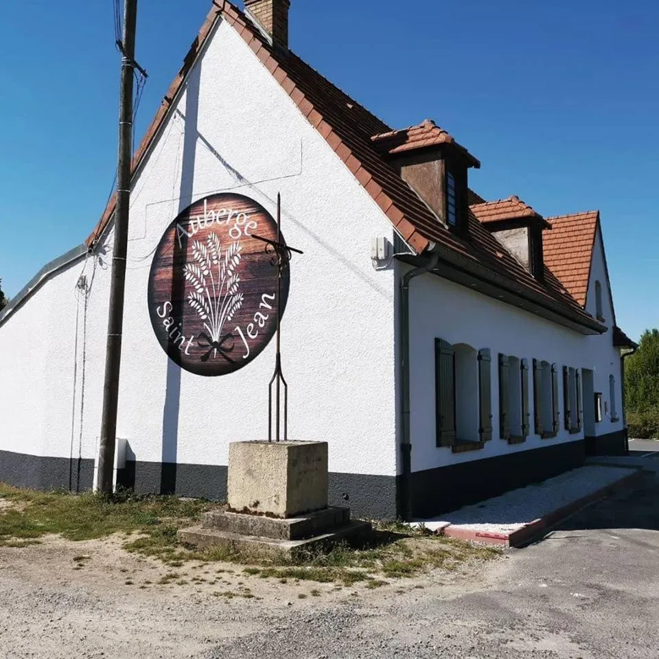 Property building in Auberge Saint-Jean