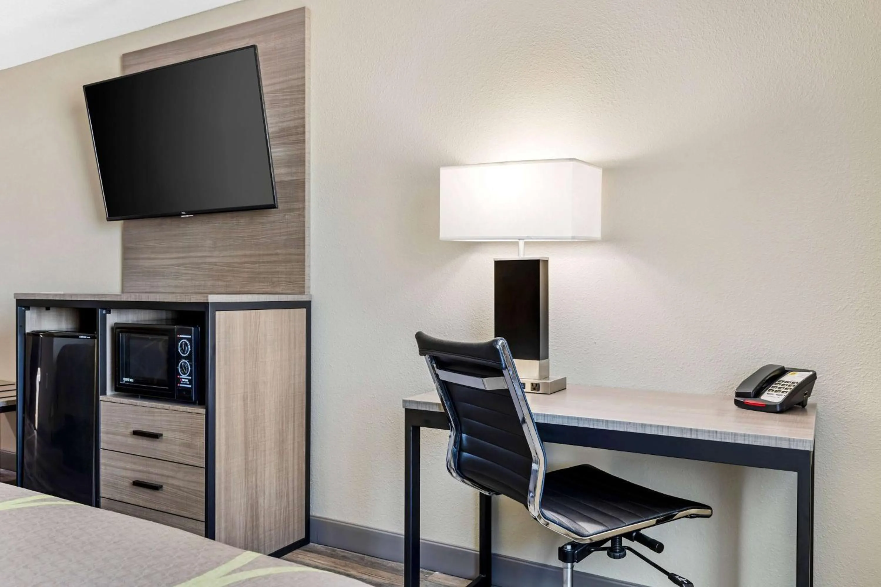 Photo of the whole room in Super 8 by Wyndham Harker Heights Killeen - Fort Cavazos