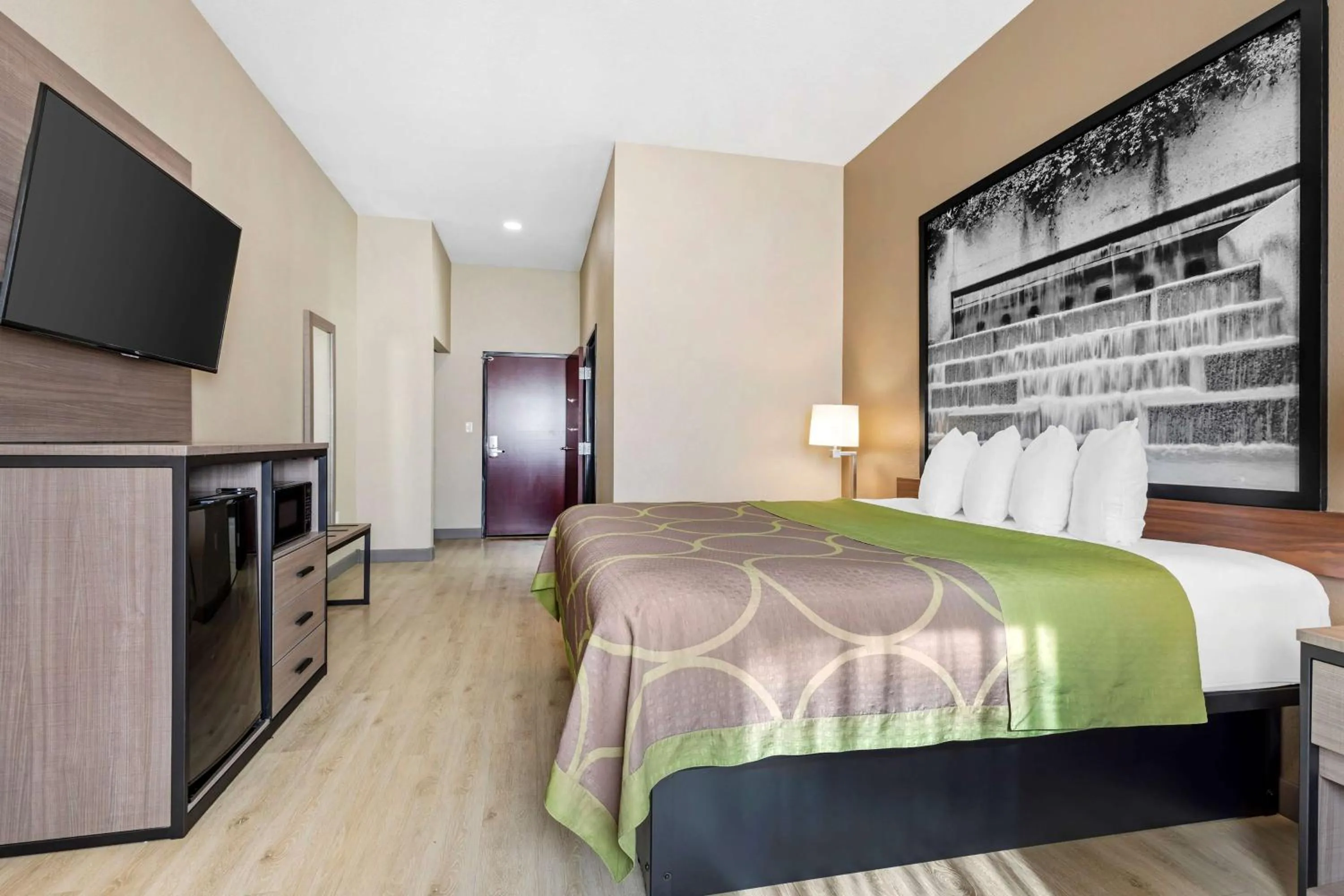 Photo of the whole room, Bed in Super 8 by Wyndham Harker Heights Killeen - Fort Cavazos