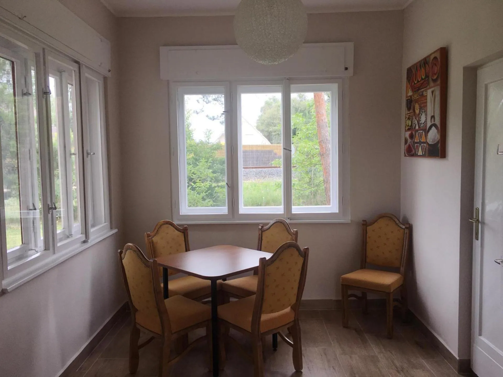 Communal kitchen in Napsugár Club és Panzió