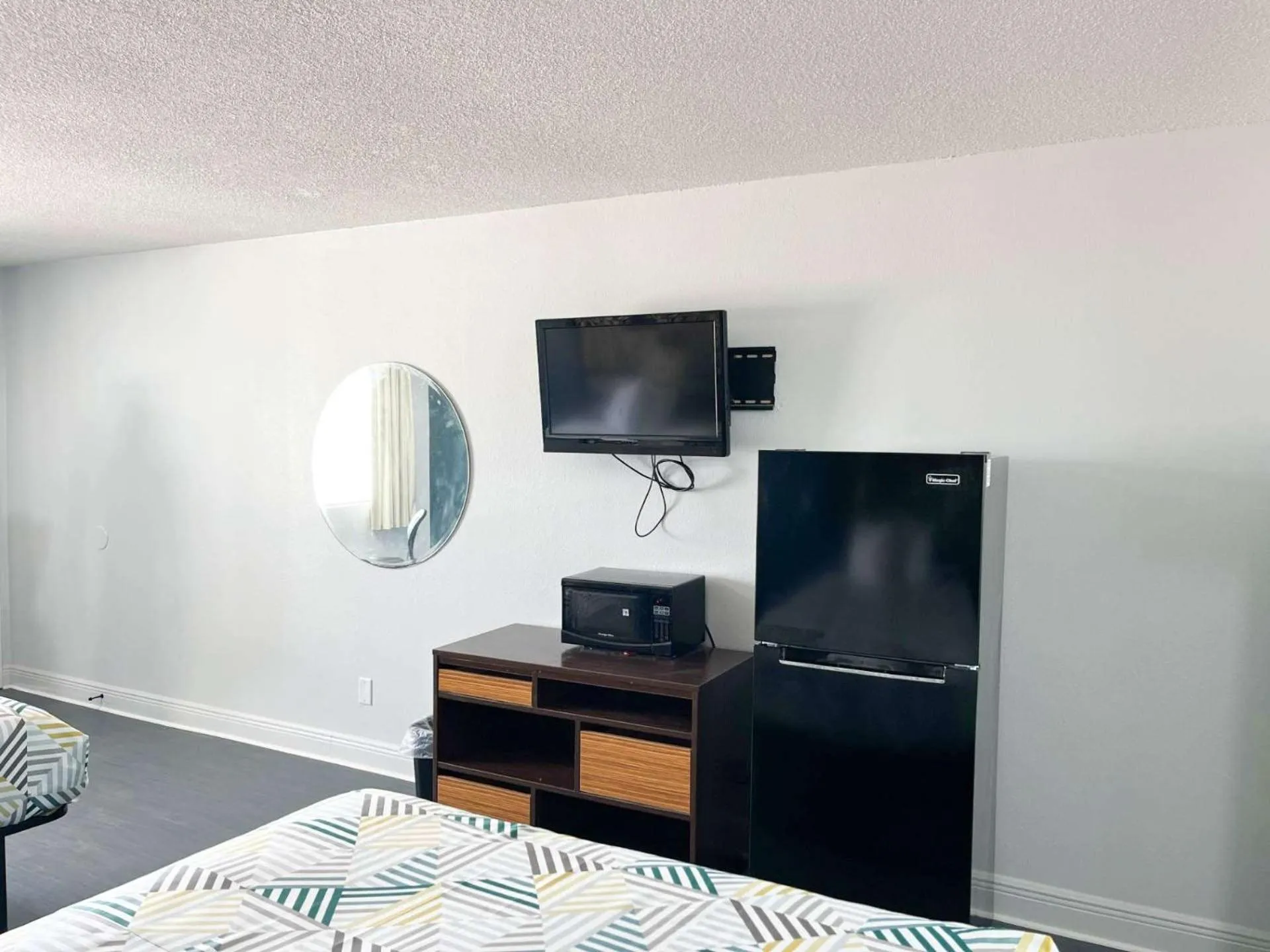 Photo of the whole room, TV/Entertainment Center in Super 8 by Wyndham Opelousas