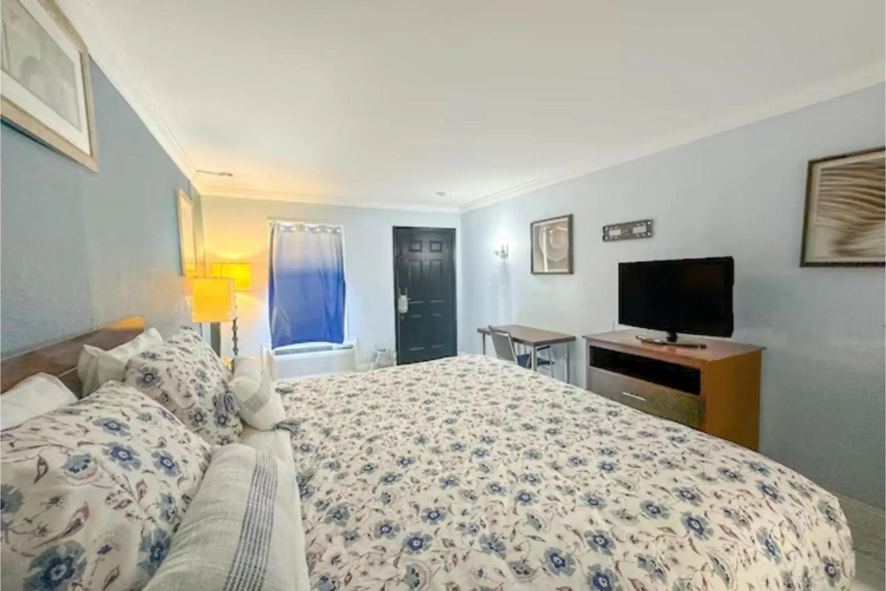 Premium King bed Non-Smoking in Rodeway Inn Hattiesburg North Premium King bed Non-Smoking in Rodeway Inn Hattiesburg North