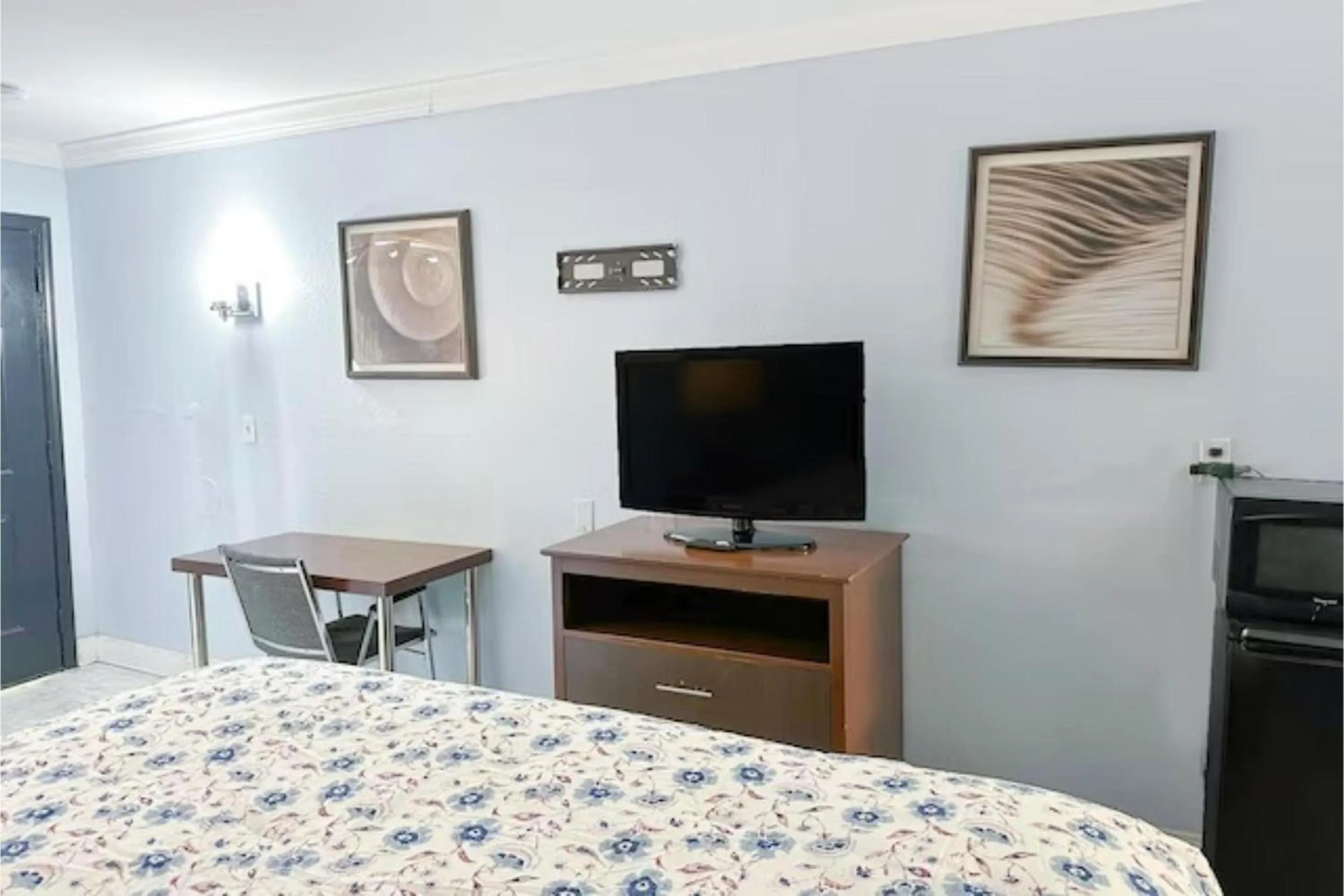 Bedroom, Bed in Rodeway Inn Hattiesburg North