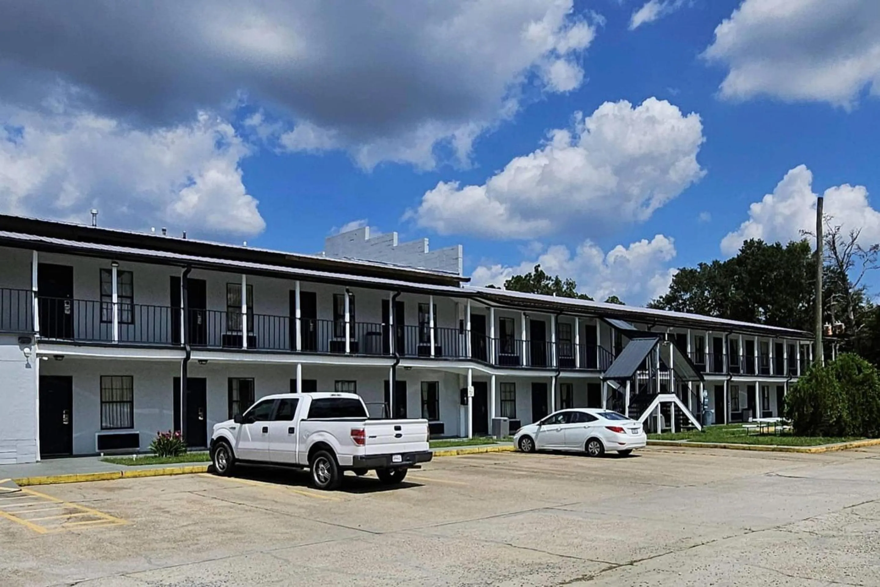 Property building in Rodeway Inn Hattiesburg North