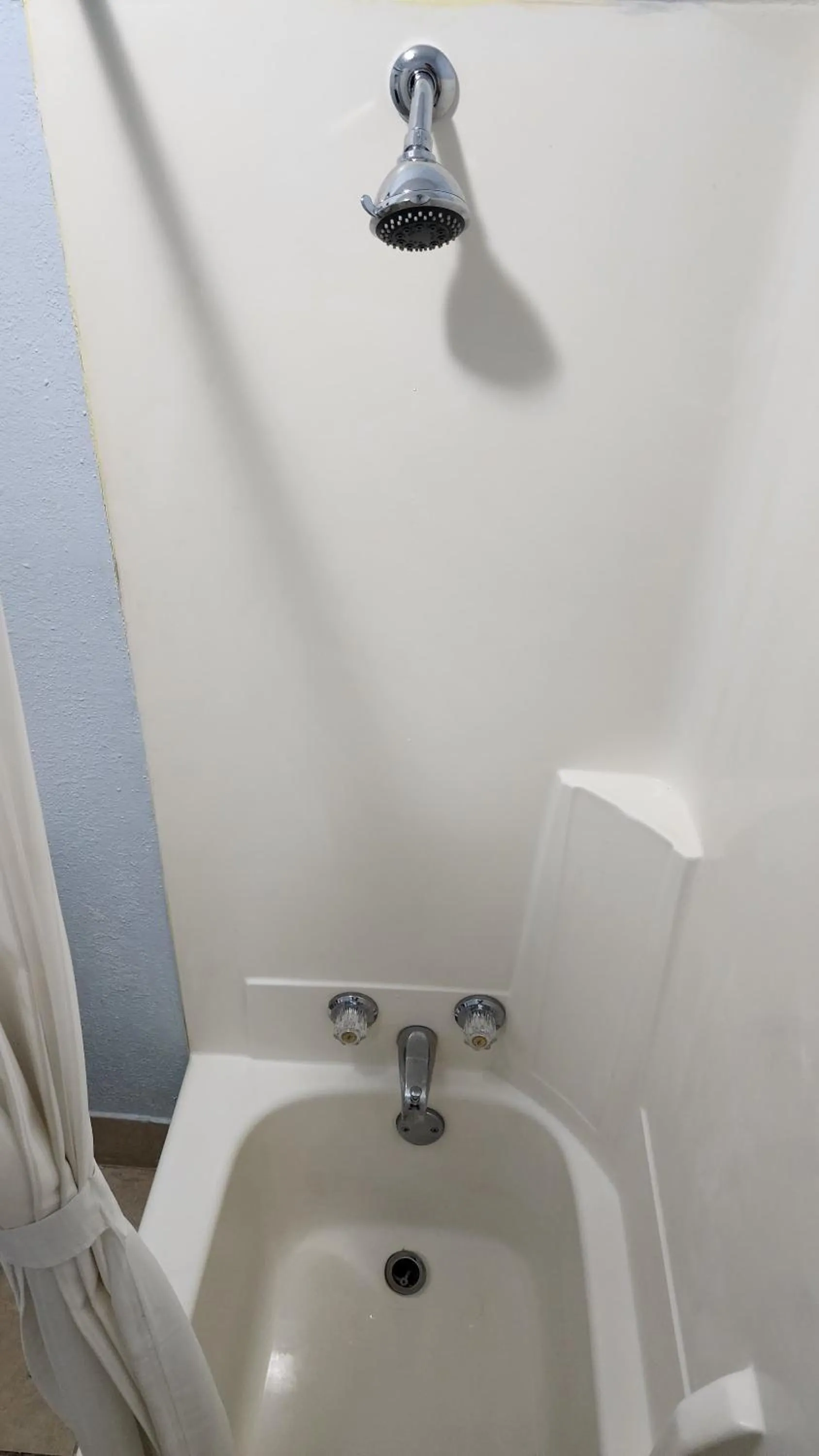 Shower in Rodeway Inn Hattiesburg North